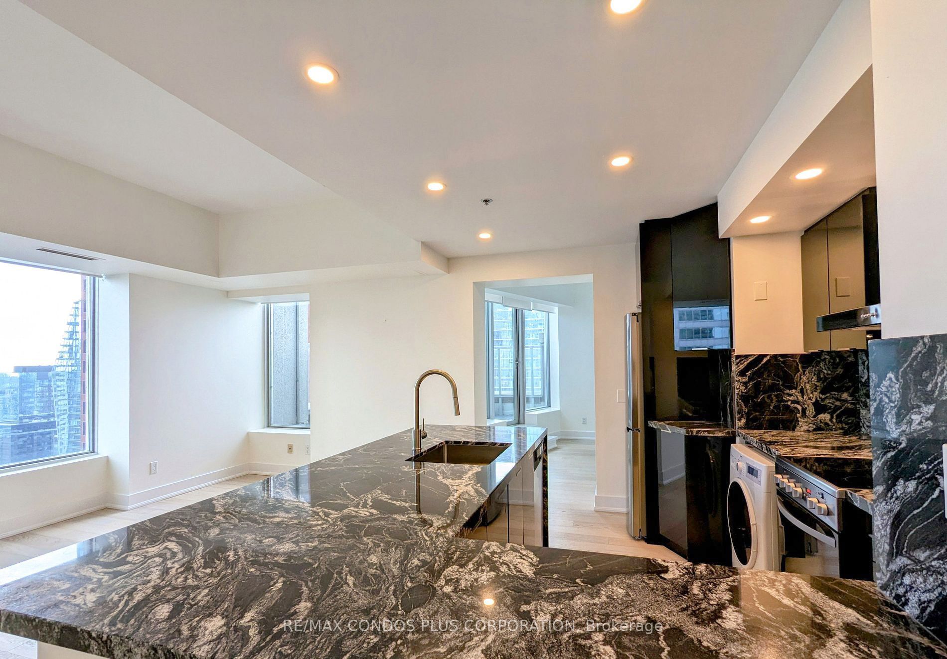 1 King Street W 4301, Toronto, ON M5H 1A1 photo 5