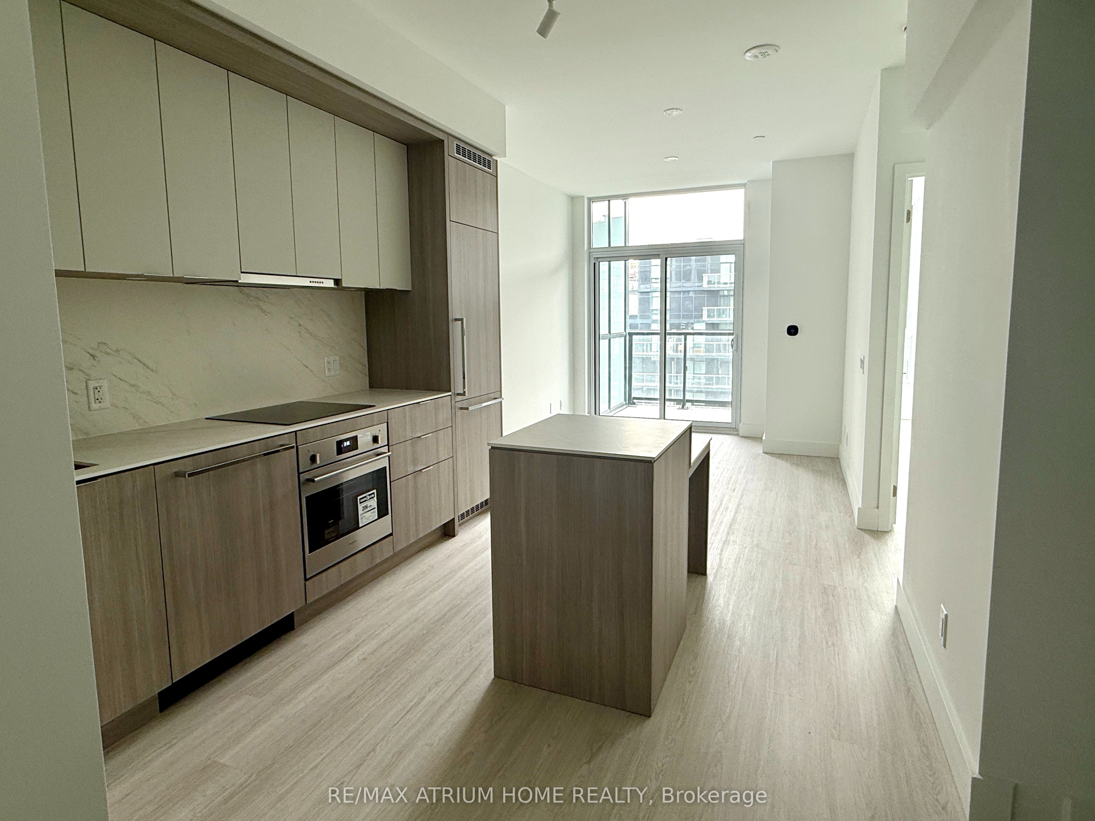 6 Greenbriar Road 704, Toronto, ON M2K 0H6 photo 2