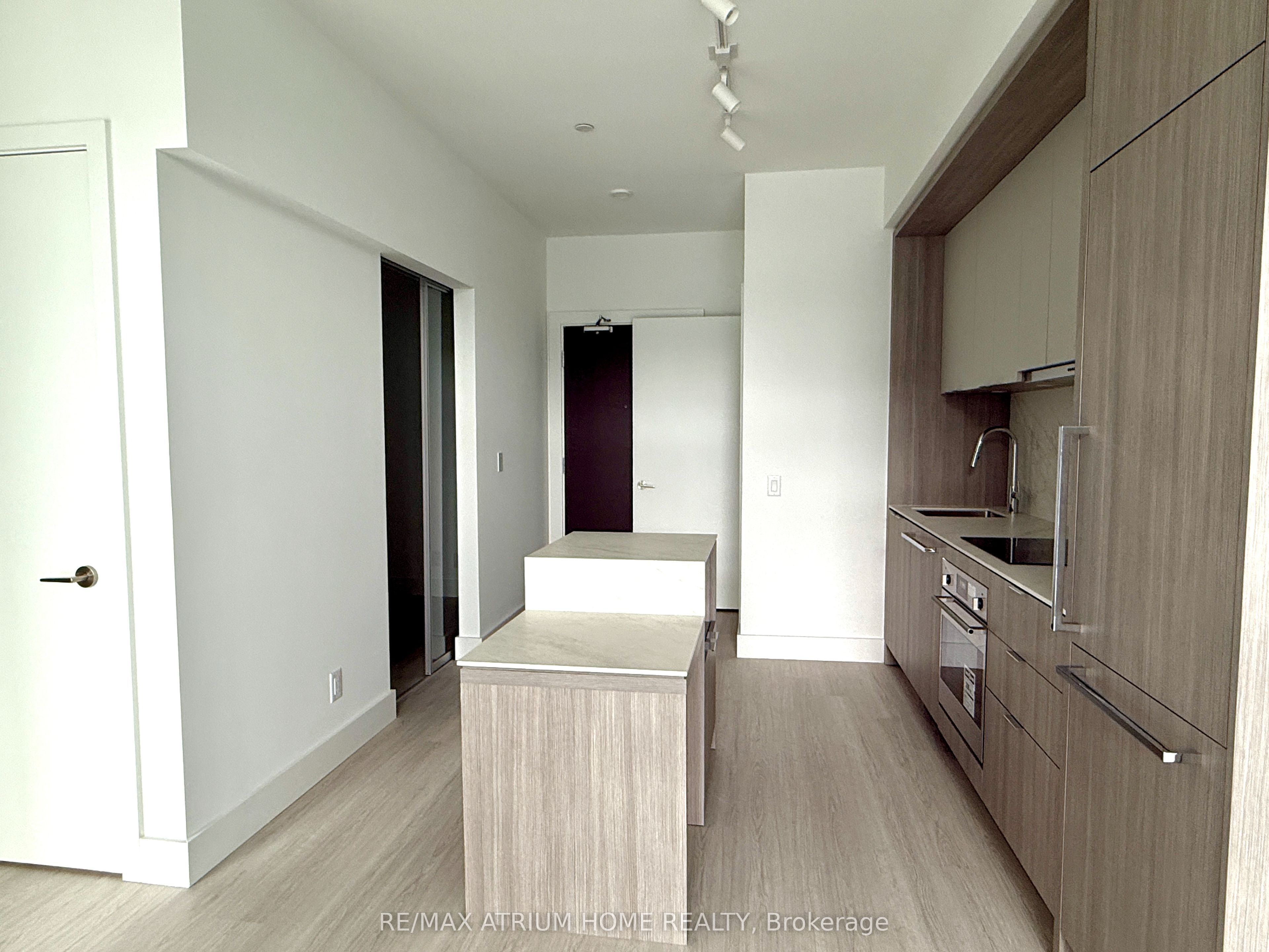 6 Greenbriar Road 704, Toronto, ON M2K 0H6 photo 4