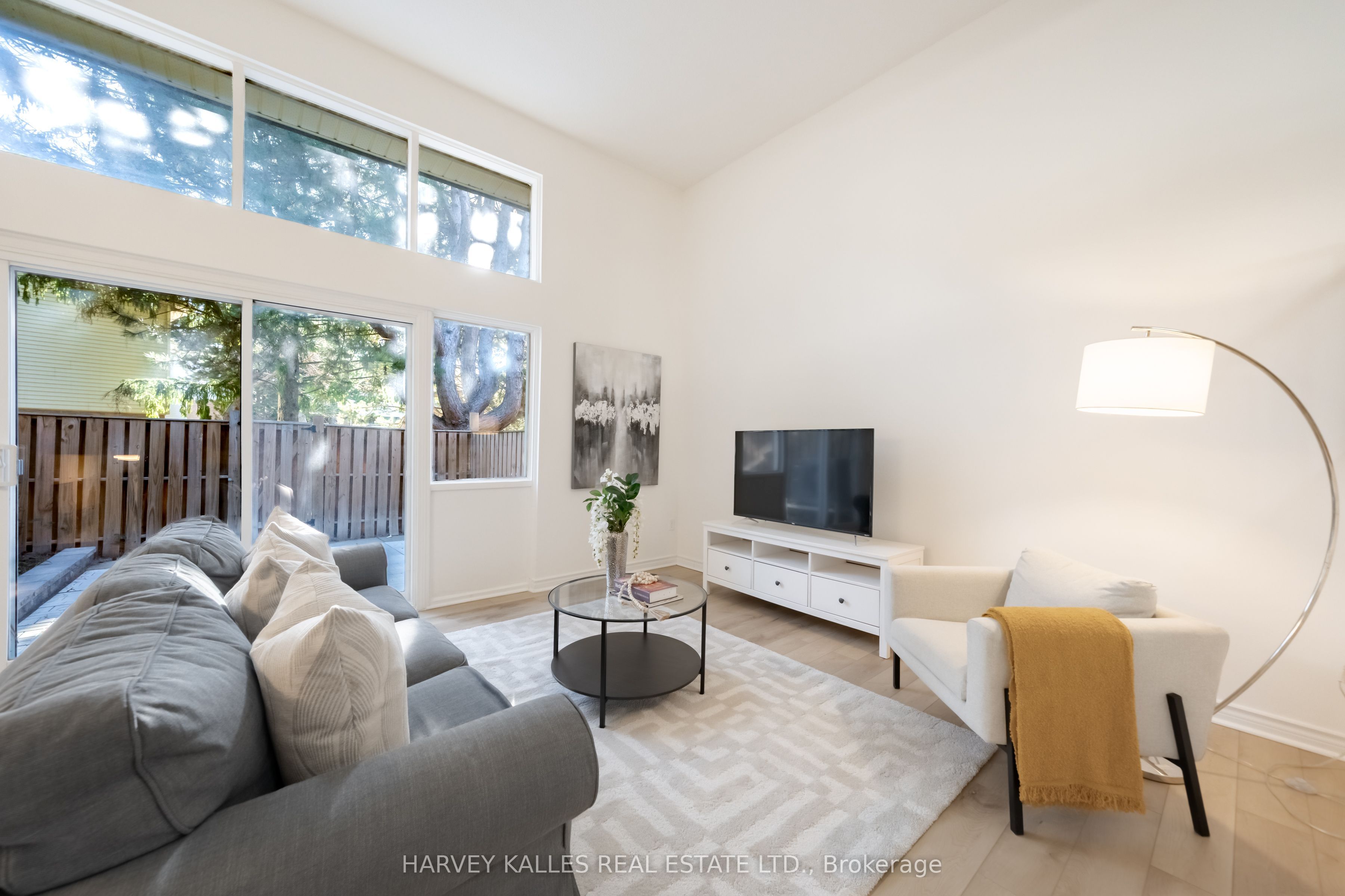 102 Jenny Wren Way, Toronto, ON M2H 2Z2 photo 2