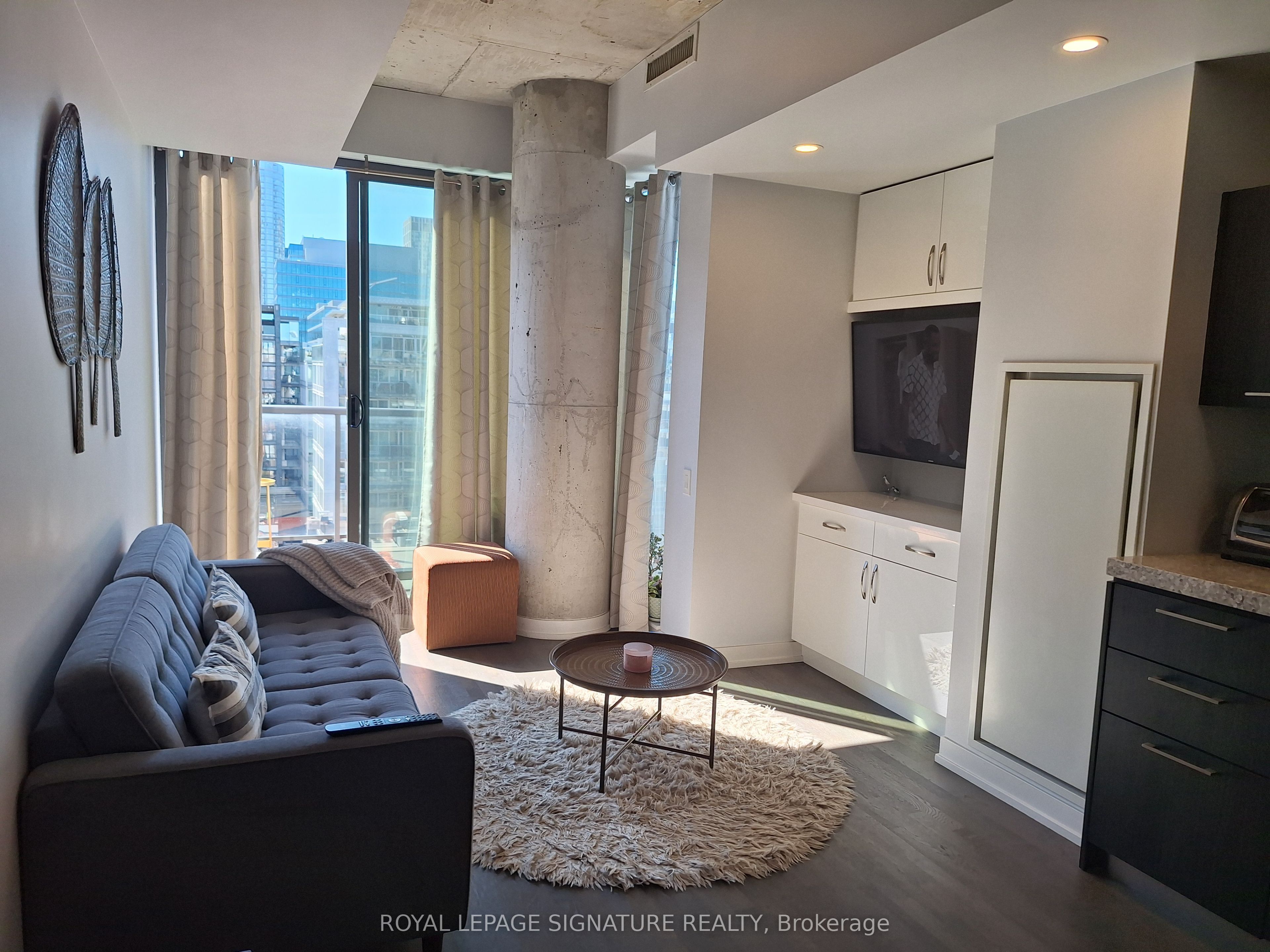 560 King Street W 821 Furnished, Toronto, ON M5V 0L6 photo 3