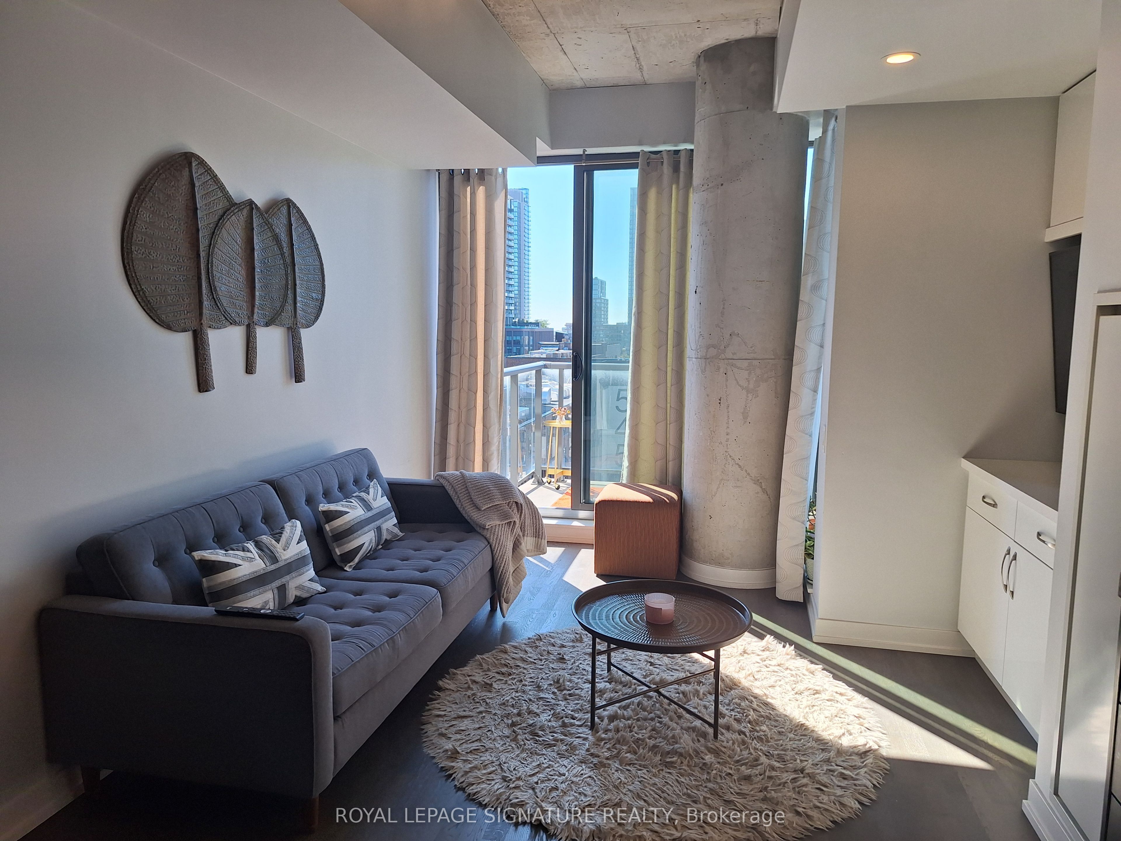 560 King Street W 821, Toronto, ON M5V 0L6 photo 2