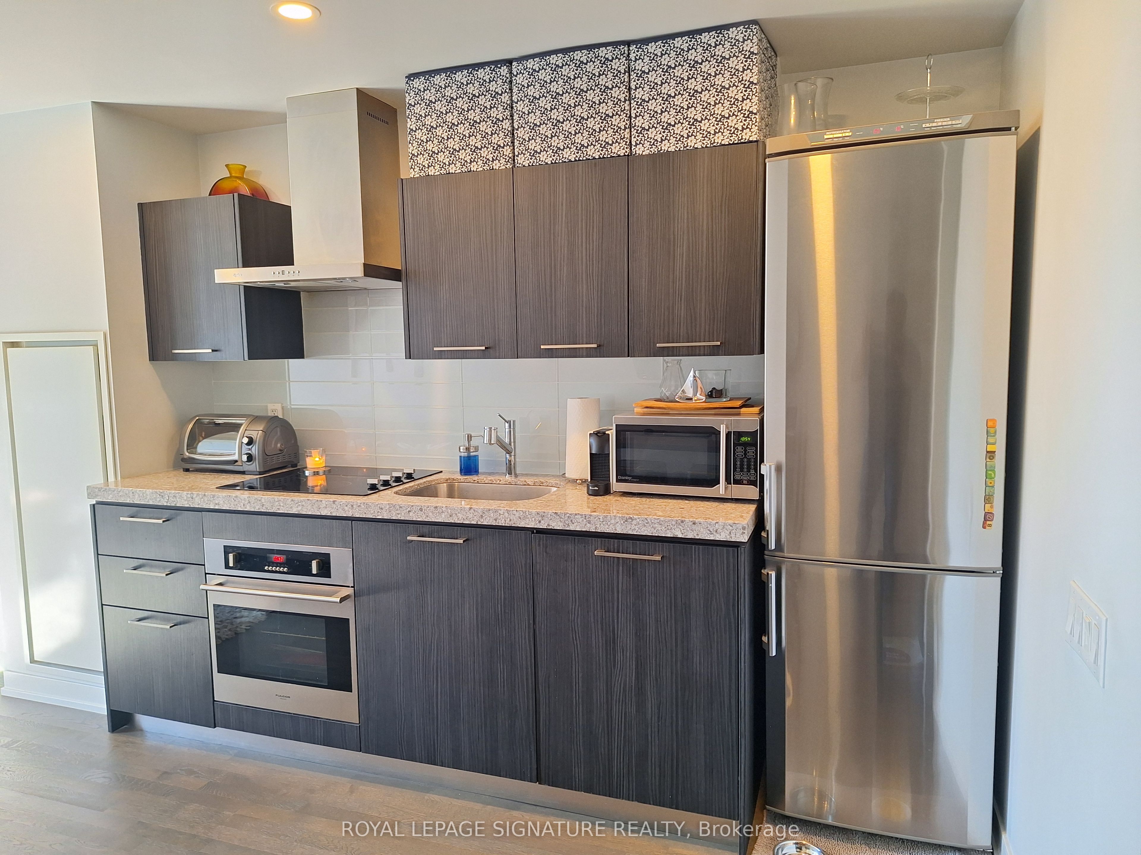 560 King Street W 821, Toronto, ON M5V 0L6 photo 4