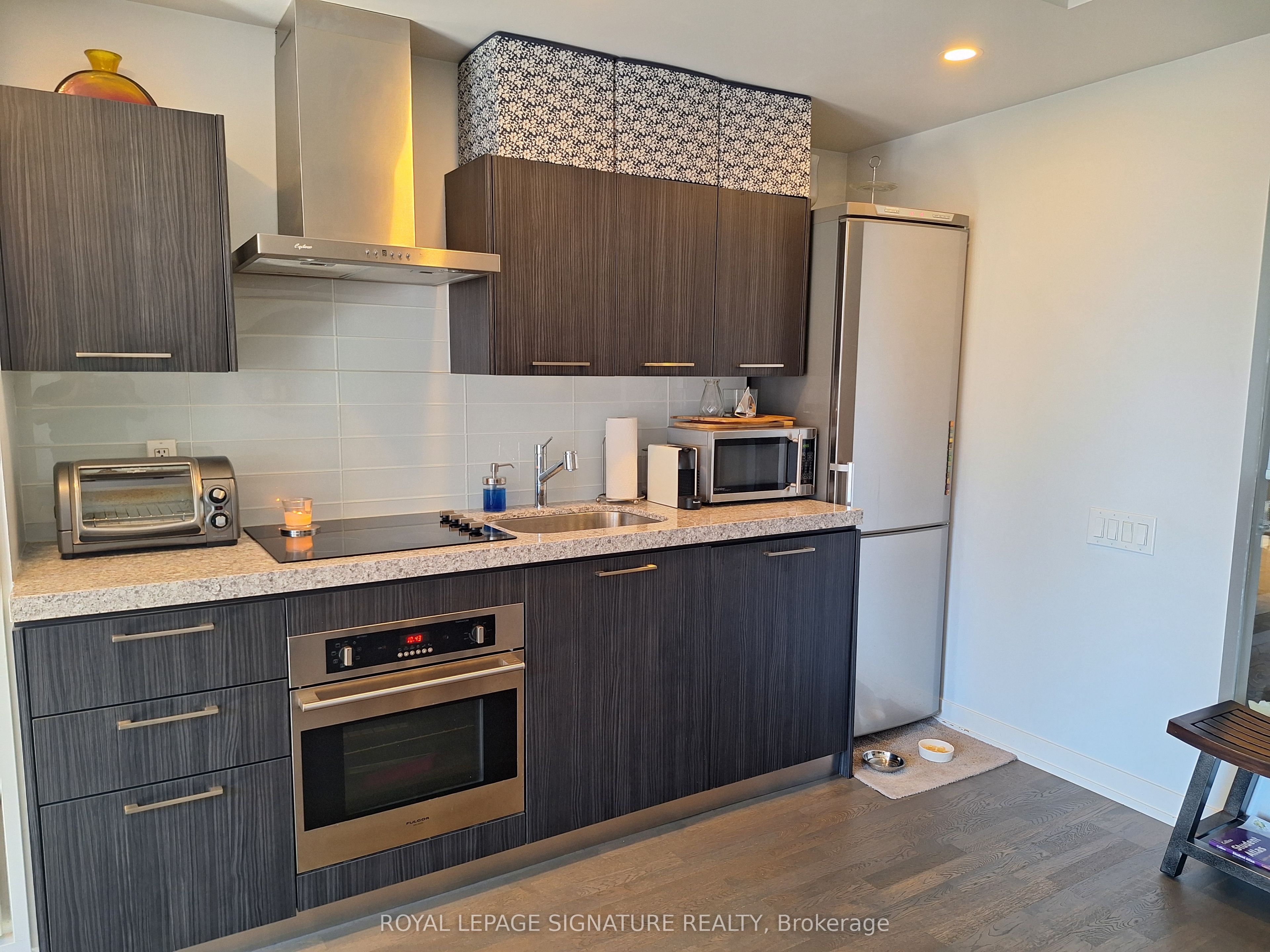 560 King Street W 821, Toronto, ON M5V 0L6 photo 5