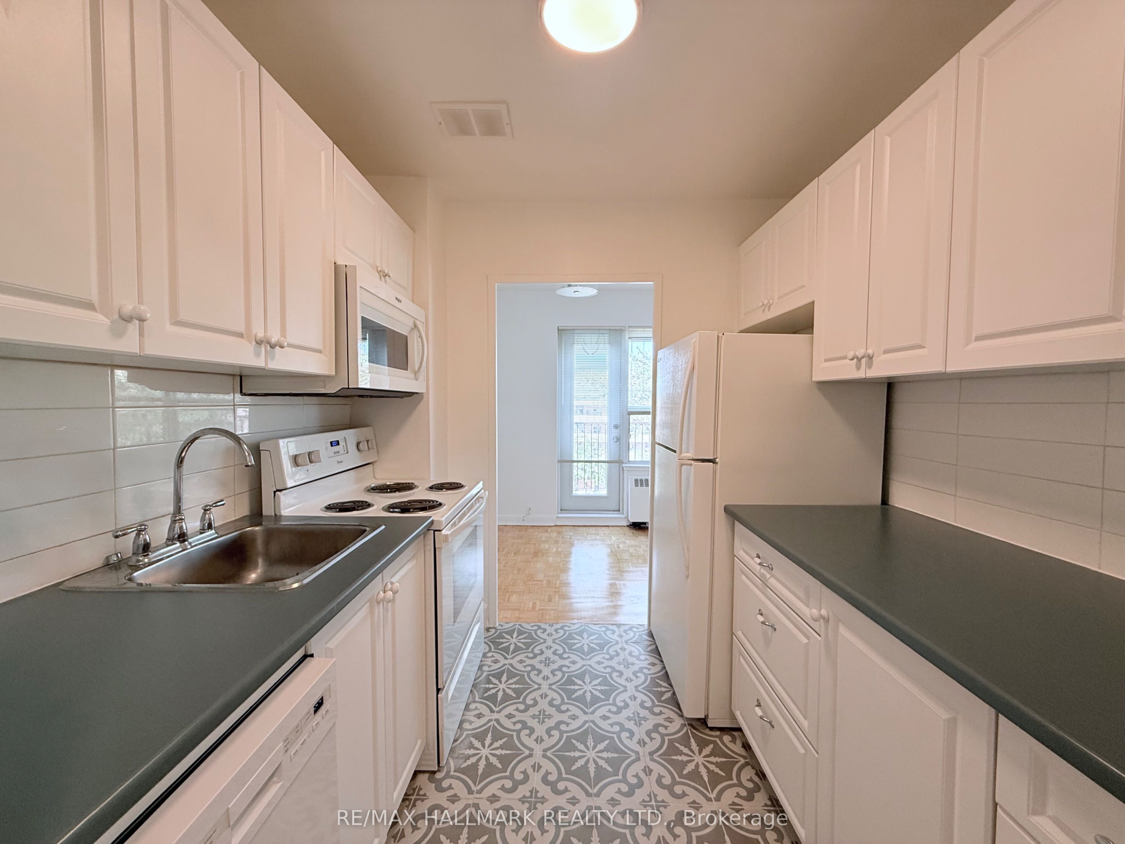 30 Upper Canada Drive 403, Toronto, ON M2P 1S1 photo 4