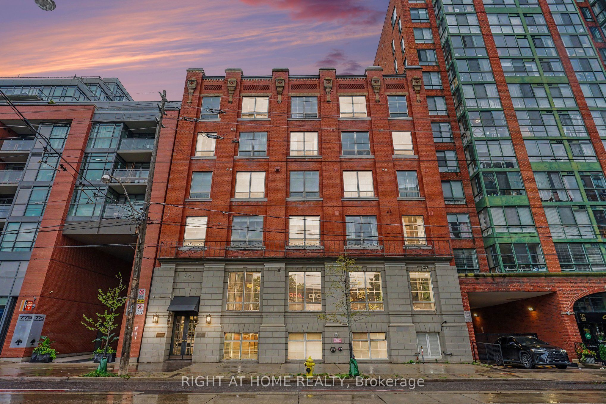 781 King Street W 408, Toronto, ON M5V 3L5