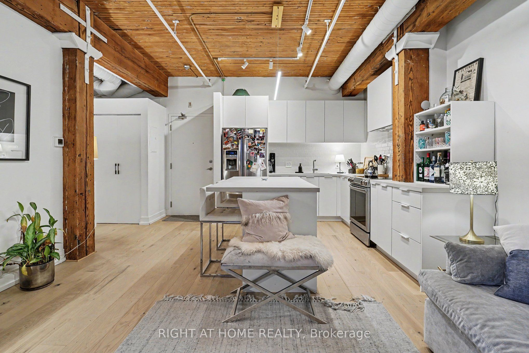 781 King Street W 408, Toronto, ON M5V 3L5 photo 5