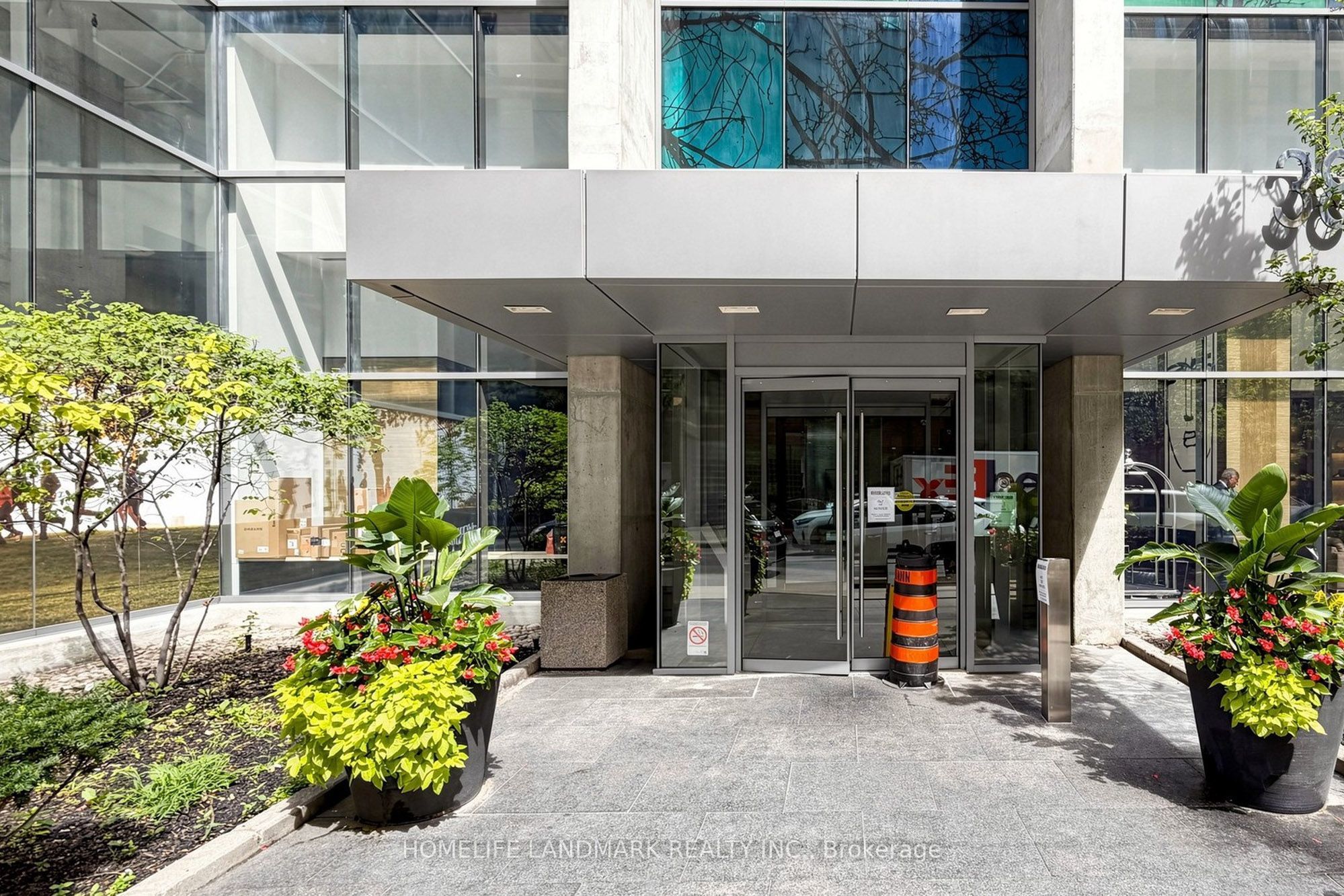38 Grenville Street 1508, Toronto, ON M4Y 1A5 photo 2