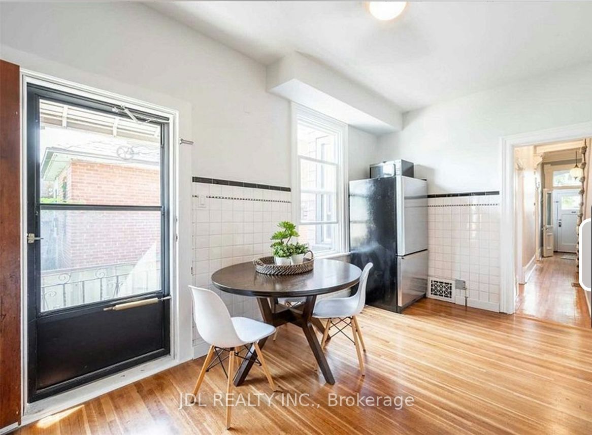 137 Denison Ave Avenue One Bedroom 2nd Floor, Toronto, ON M5T 2N2 photo 5