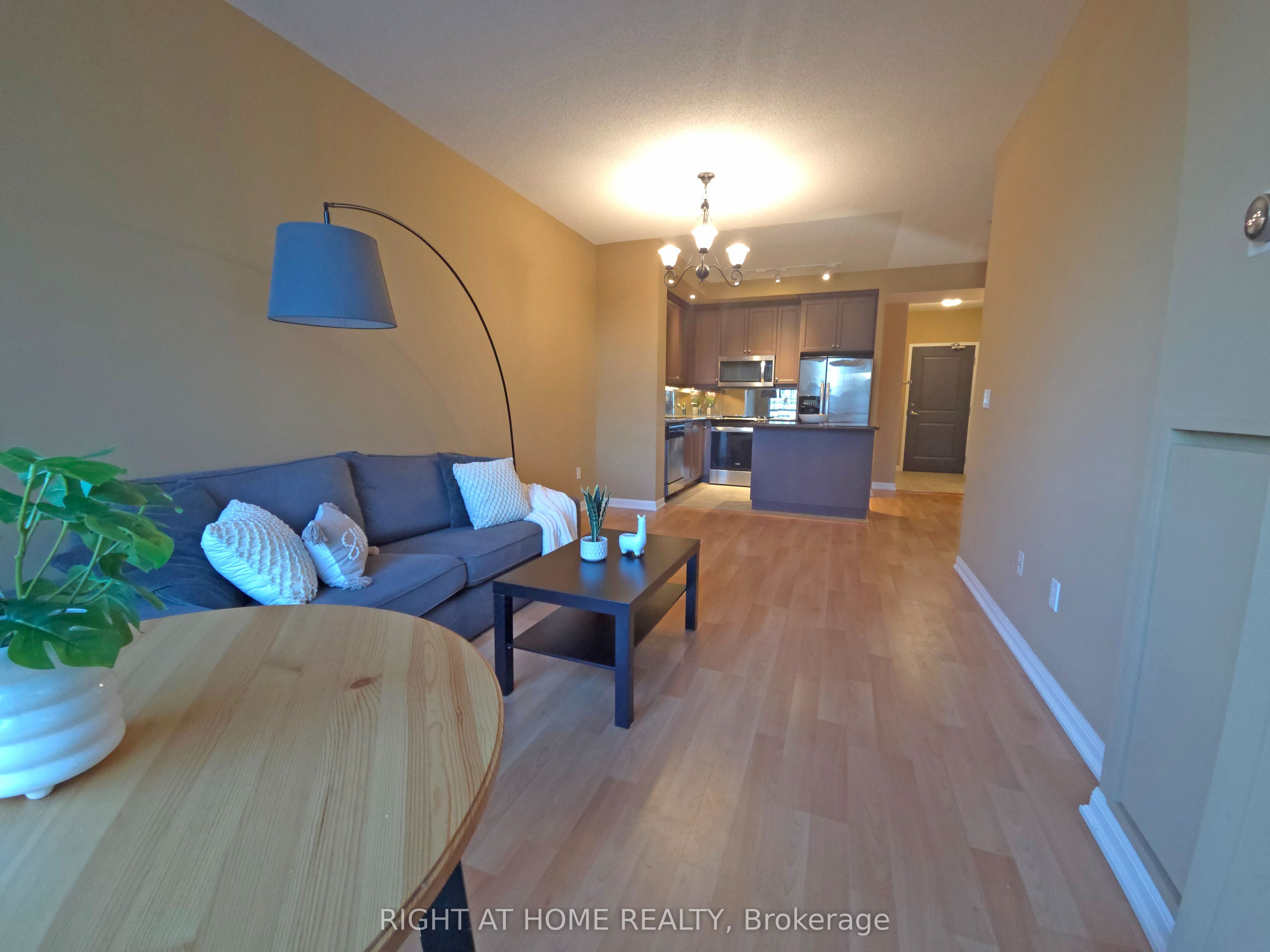 628 Fleet Street 518, Toronto, ON M5V 1A8 photo 3