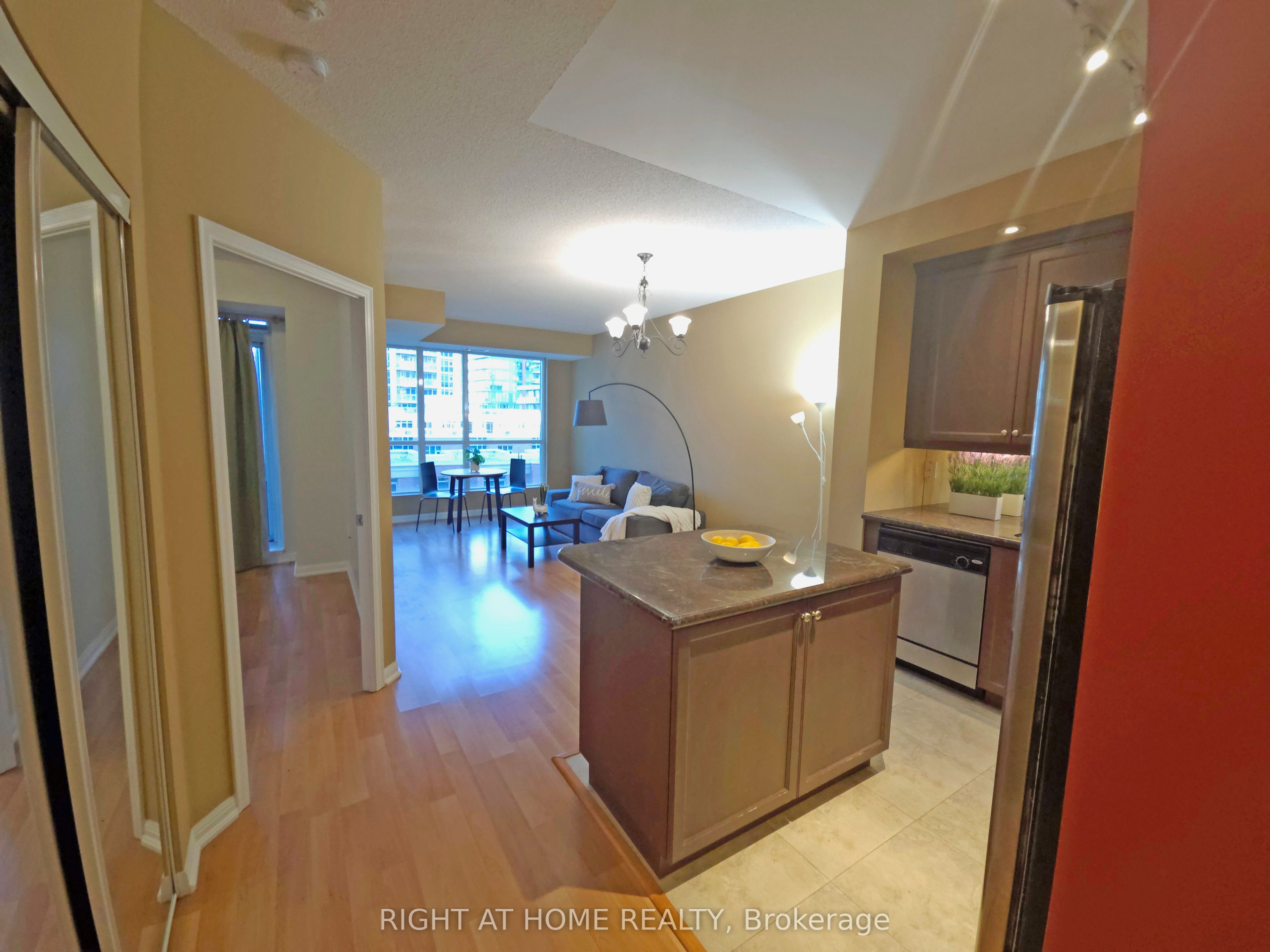 628 Fleet Street 518, Toronto, ON M5V 1A8 photo 4