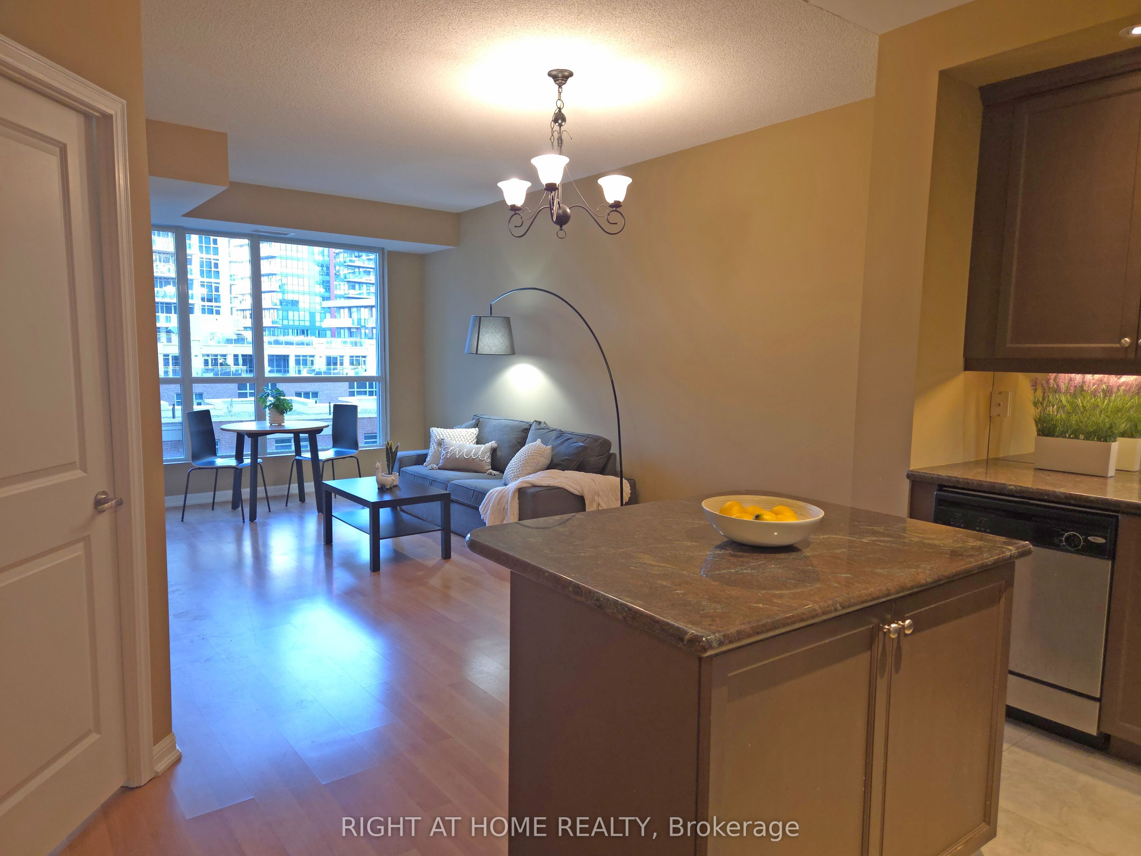 628 Fleet Street 518, Toronto, ON M5V 1A8 photo 5