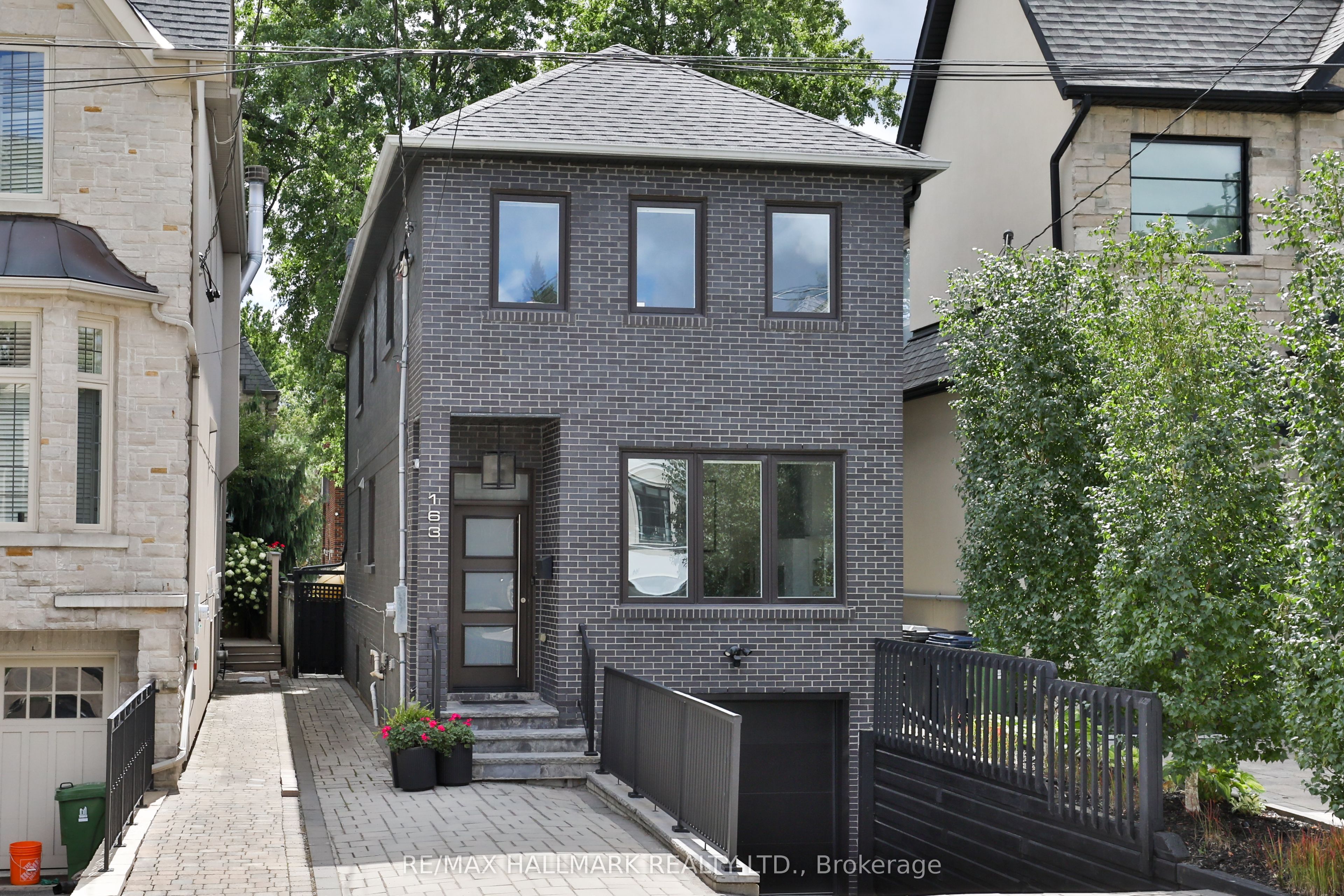 163 Roe Avenue, Toronto, ON M5M 2J1
