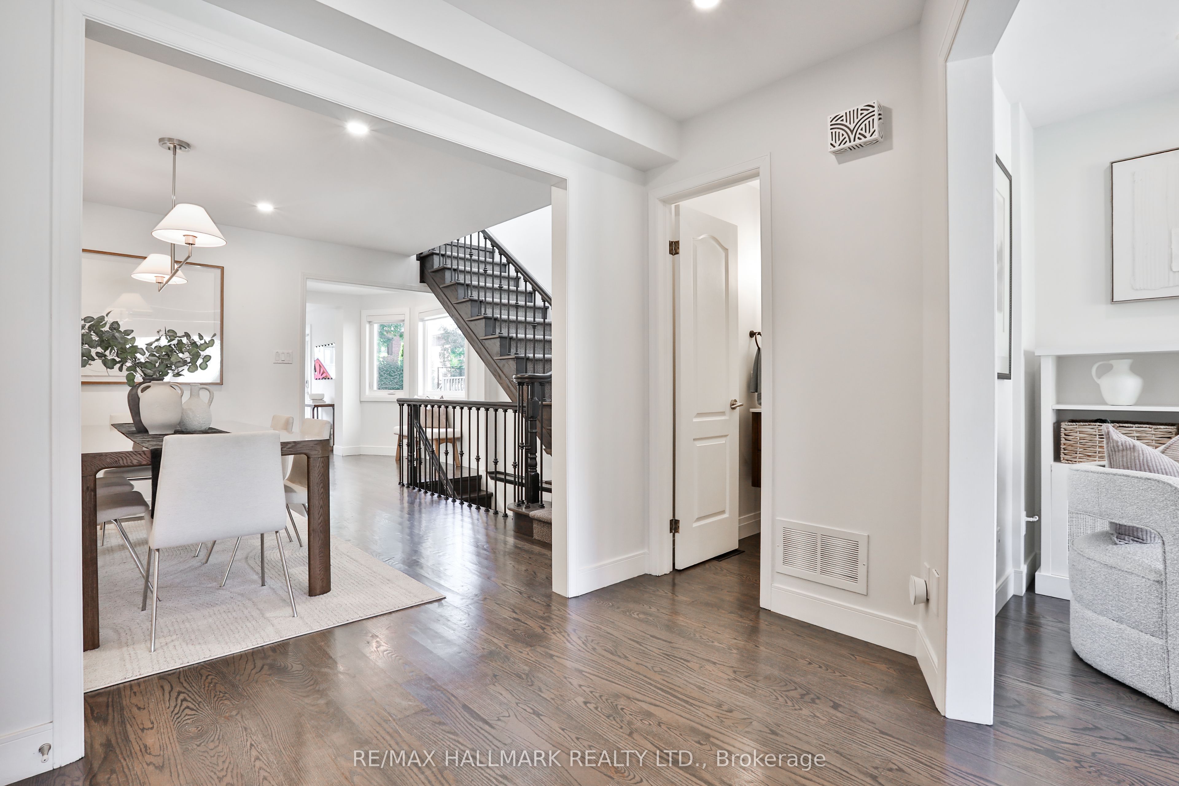 163 Roe Avenue, Toronto, ON M5M 2J1 photo 2