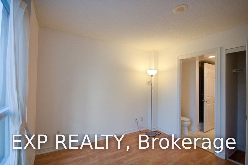 761 Bay Street 809, Toronto, ON M5G 2R2 photo 4