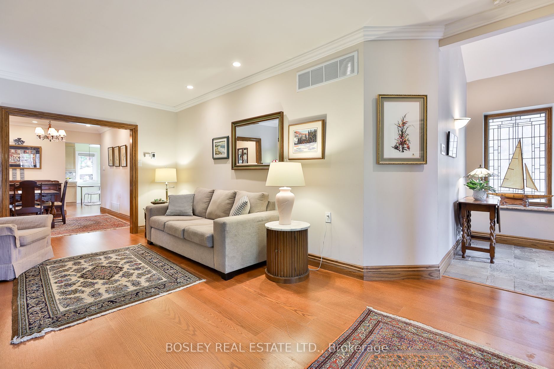 9 Cameron Crescent, Toronto, ON M4G 1Z7 photo 5