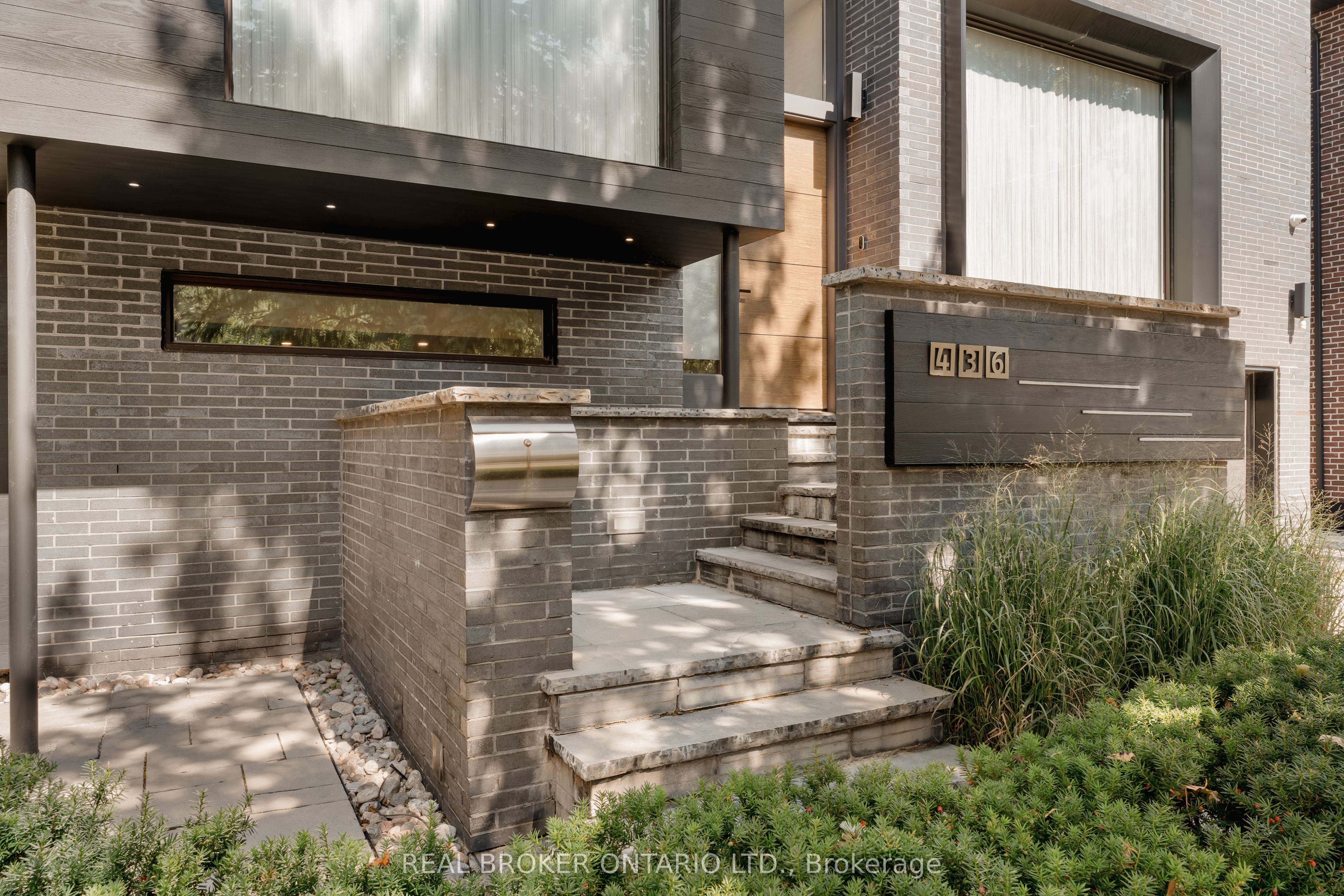 436 Glengarry Avenue, Toronto, ON M5M 1E8 photo 3
