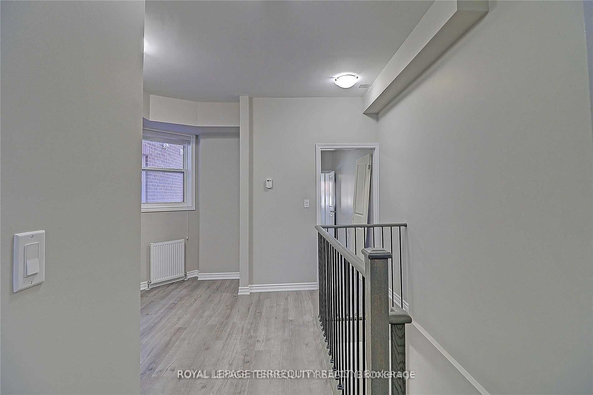 637 Lansdowne Avenue A, Toronto, ON M6H 3Y2 photo 2