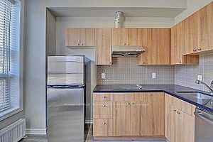 637 Lansdowne Avenue A, Toronto, ON M6H 3Y2 photo 4