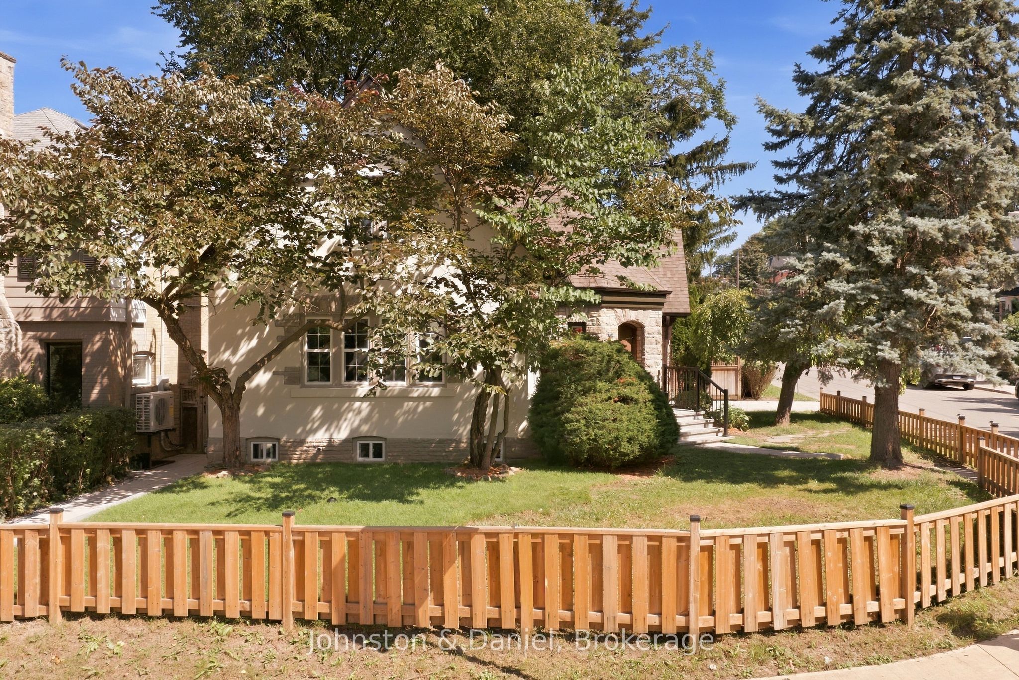 169 Glen Cedar Road, Toronto, ON M6C 3H1 photo 2