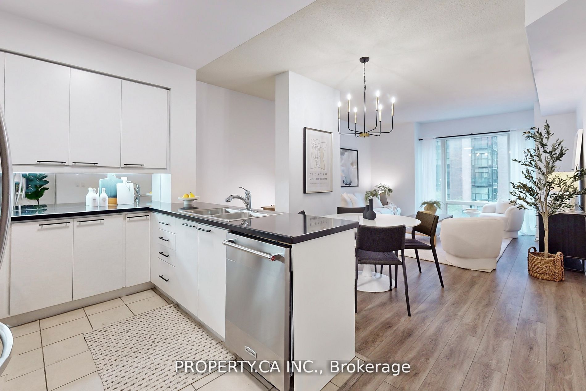 1121 Bay Street 301, Toronto, ON M5S 3L9 photo 5