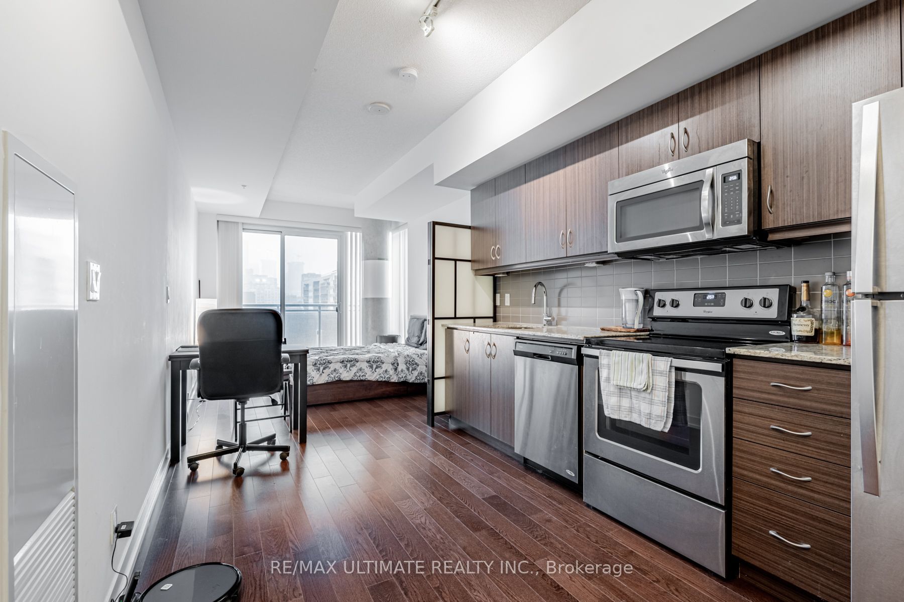 10 Willison Square 809, Toronto, ON M5T 1E7 photo 2
