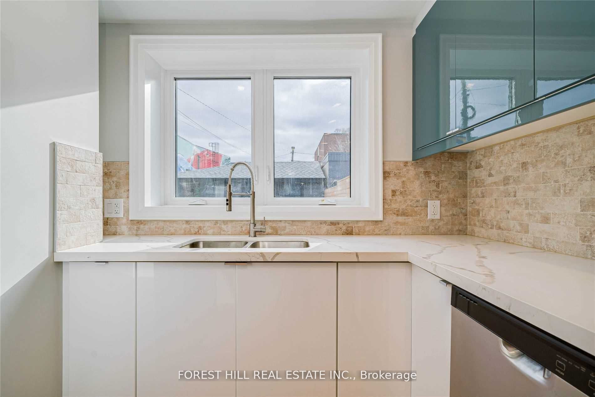 63 Argyle Street Main, Toronto, ON M6J 1N8 photo 4