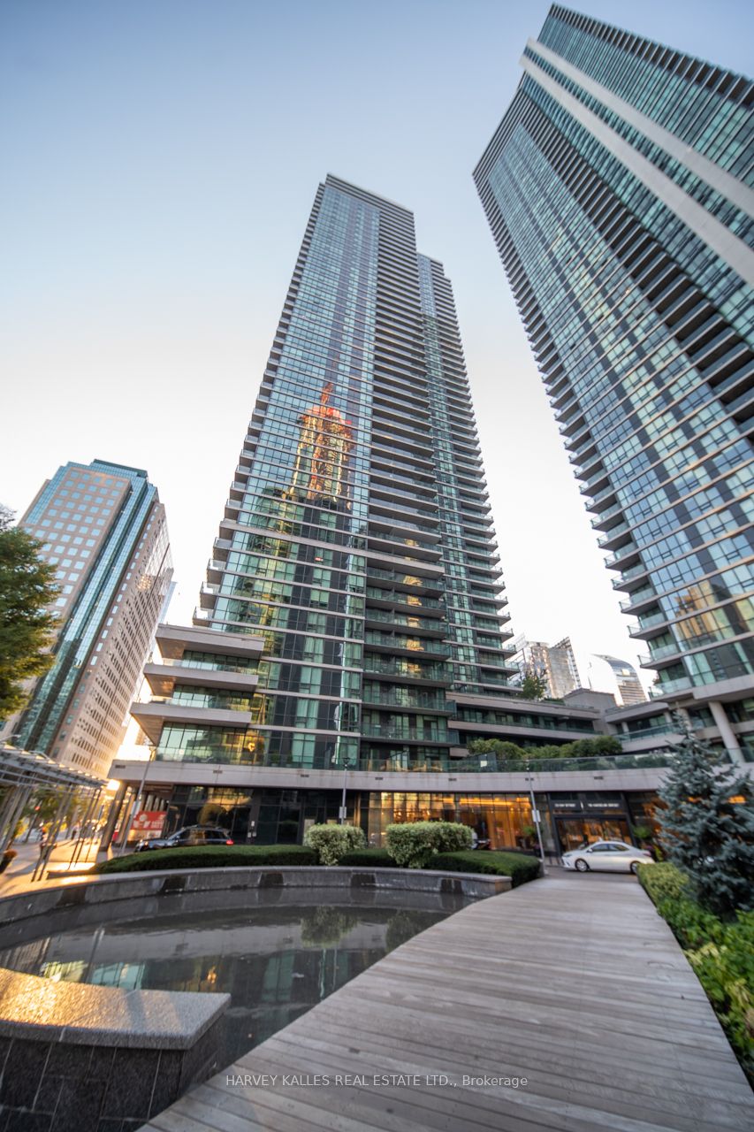 33 Bay Street 4003, Toronto, ON M5J 2Z3 photo 2