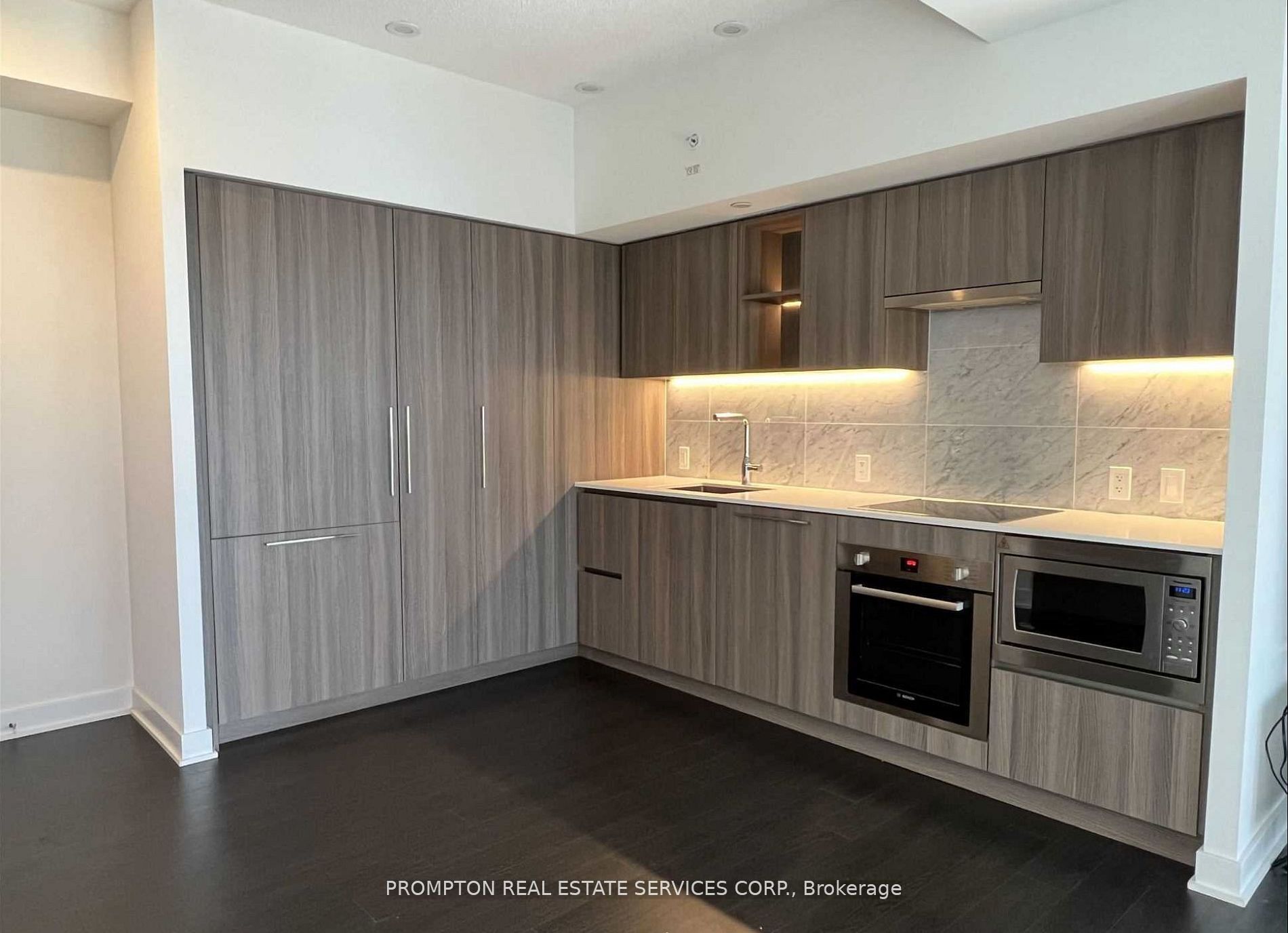 19 Bathurst Street 3911, Toronto, ON M5V 0N2 photo 4
