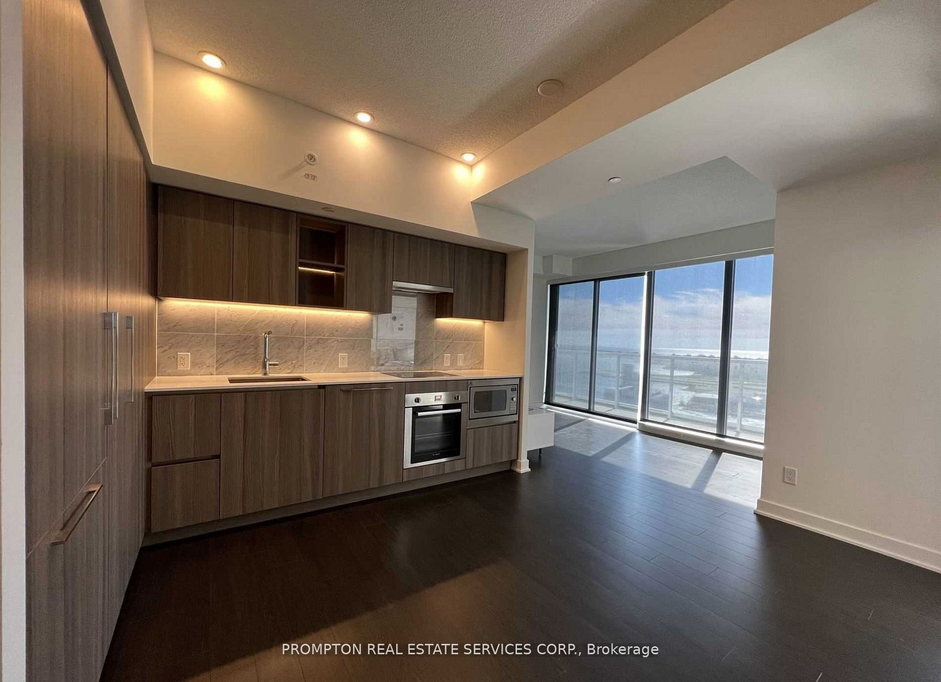 19 Bathurst Street 3911, Toronto, ON M5V 0N2 photo 5