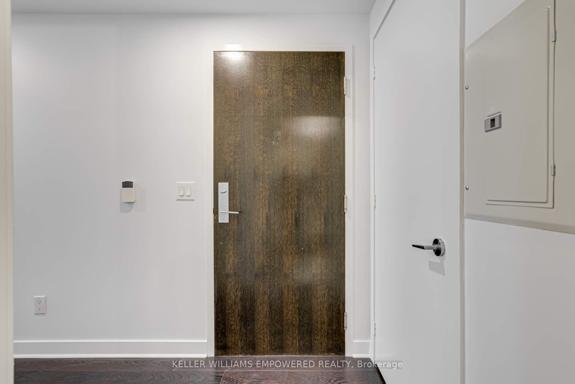 156 Portland Street 719, Toronto, ON M5V 0G1 photo 2