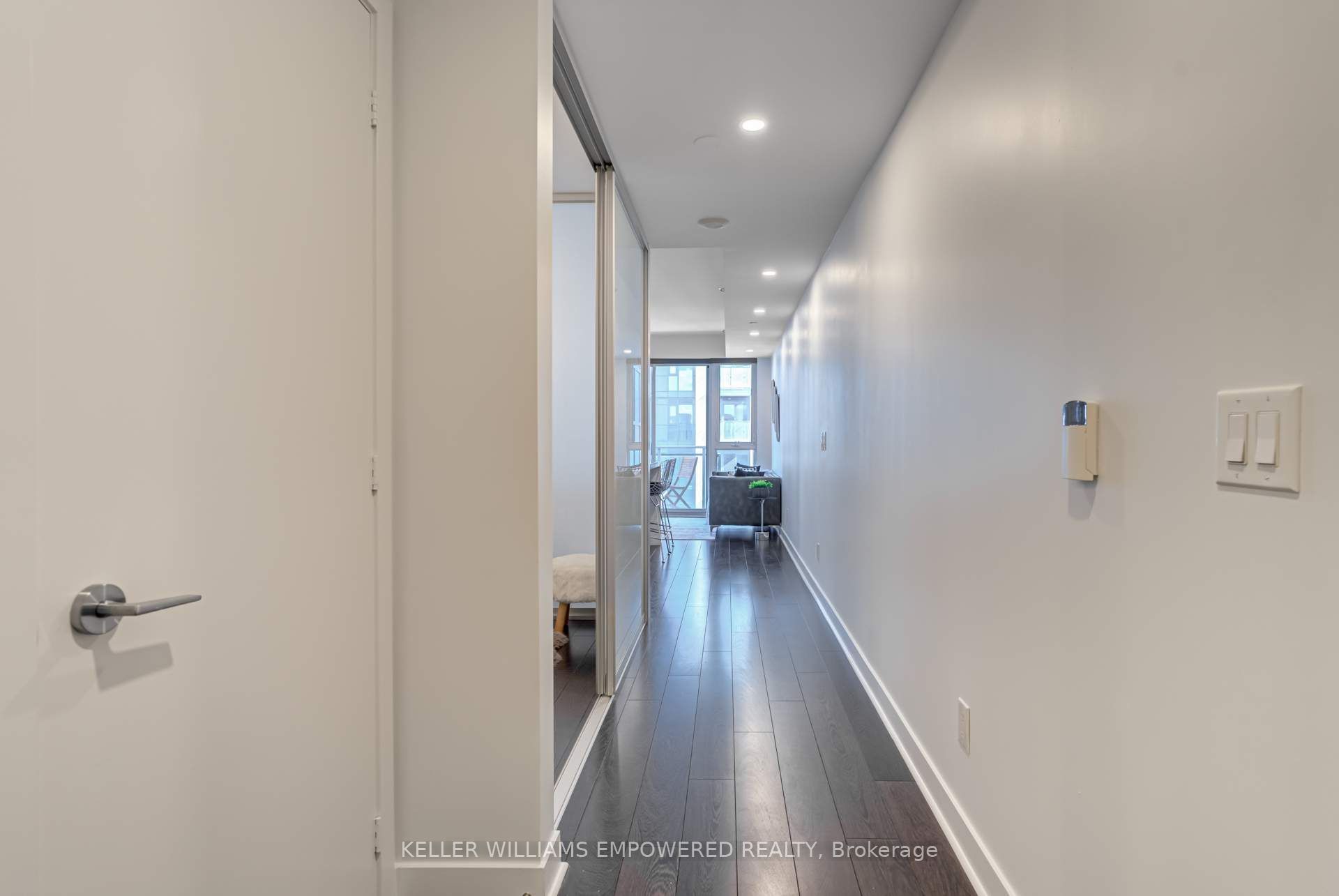 156 Portland Street 719, Toronto, ON M5V 0G1 photo 3