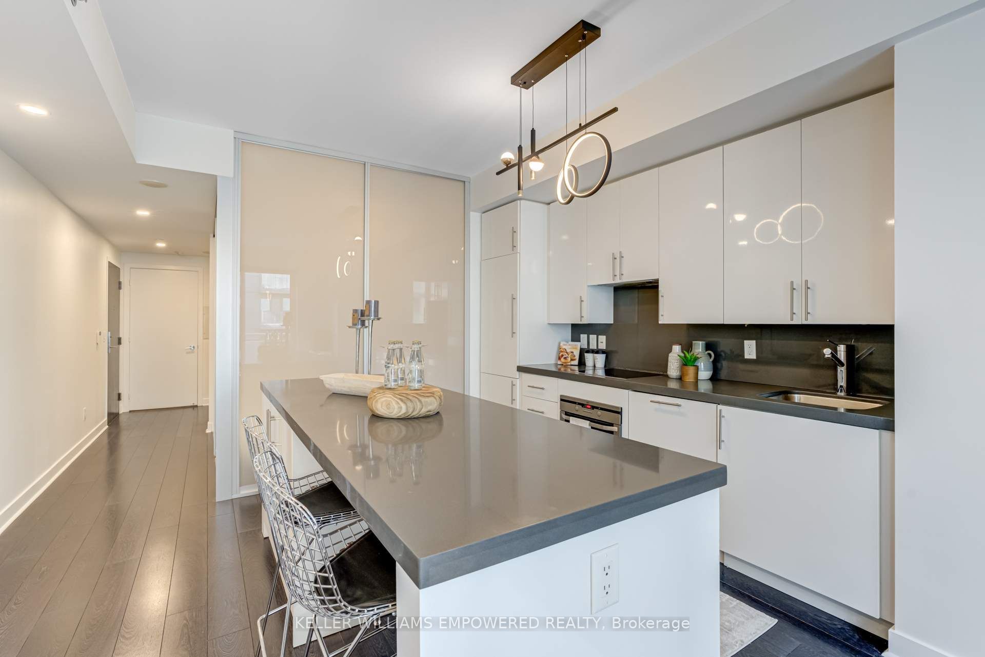 156 Portland Street 719, Toronto, ON M5V 0G1 photo 4