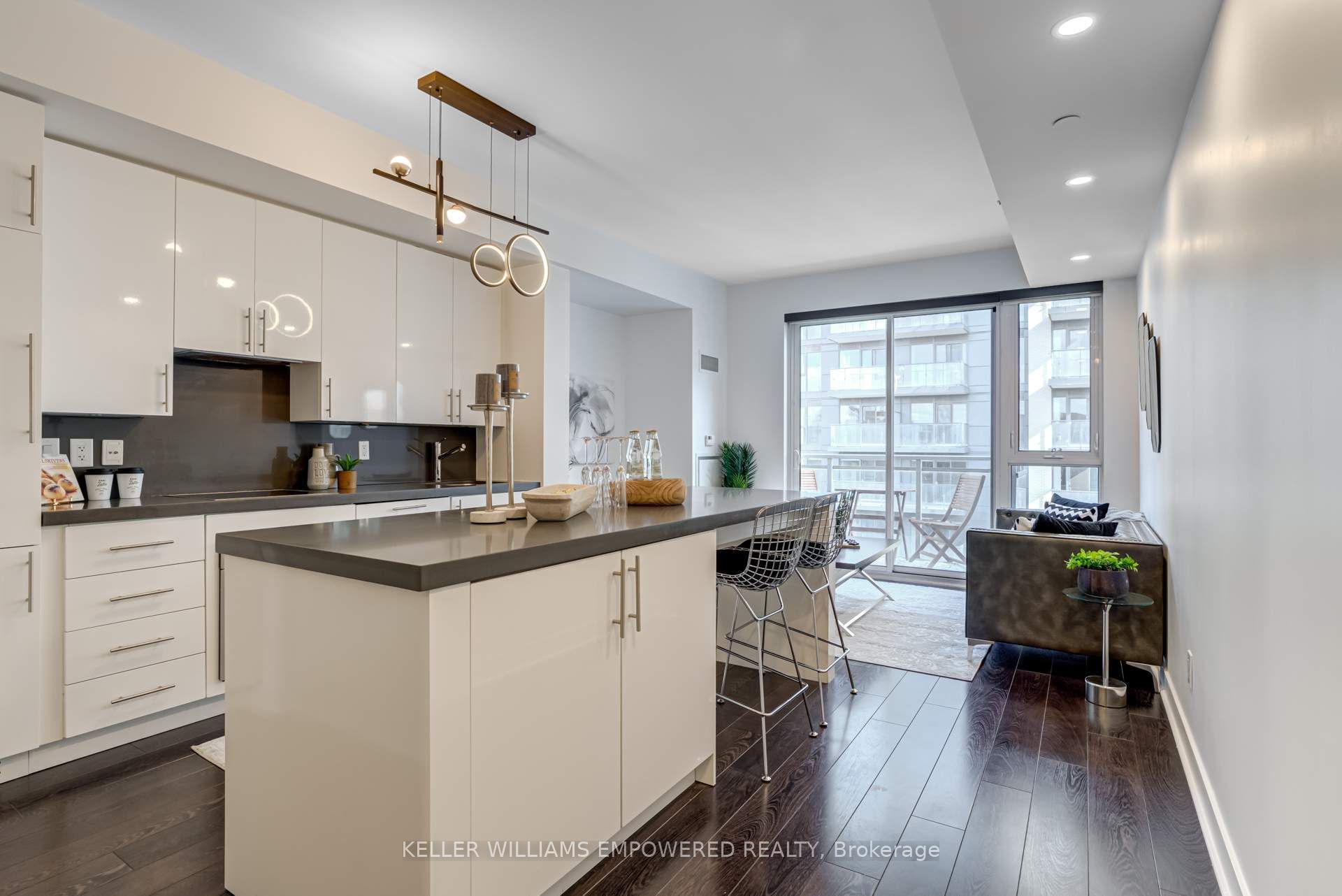 156 Portland Street 719, Toronto, ON M5V 0G1 photo 5