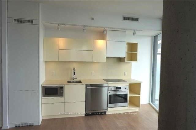 125 Peter Street 802, Toronto, ON M5V 0M2 photo 3