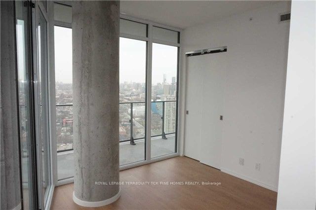 125 Peter Street 802, Toronto, ON M5V 0M2 photo 4