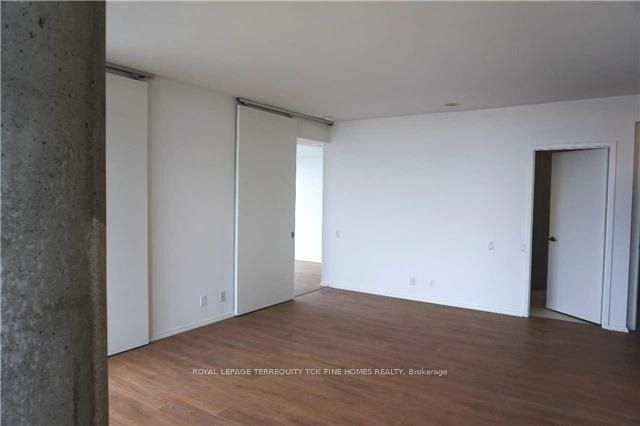 125 Peter Street 802, Toronto, ON M5V 0M2 photo 5