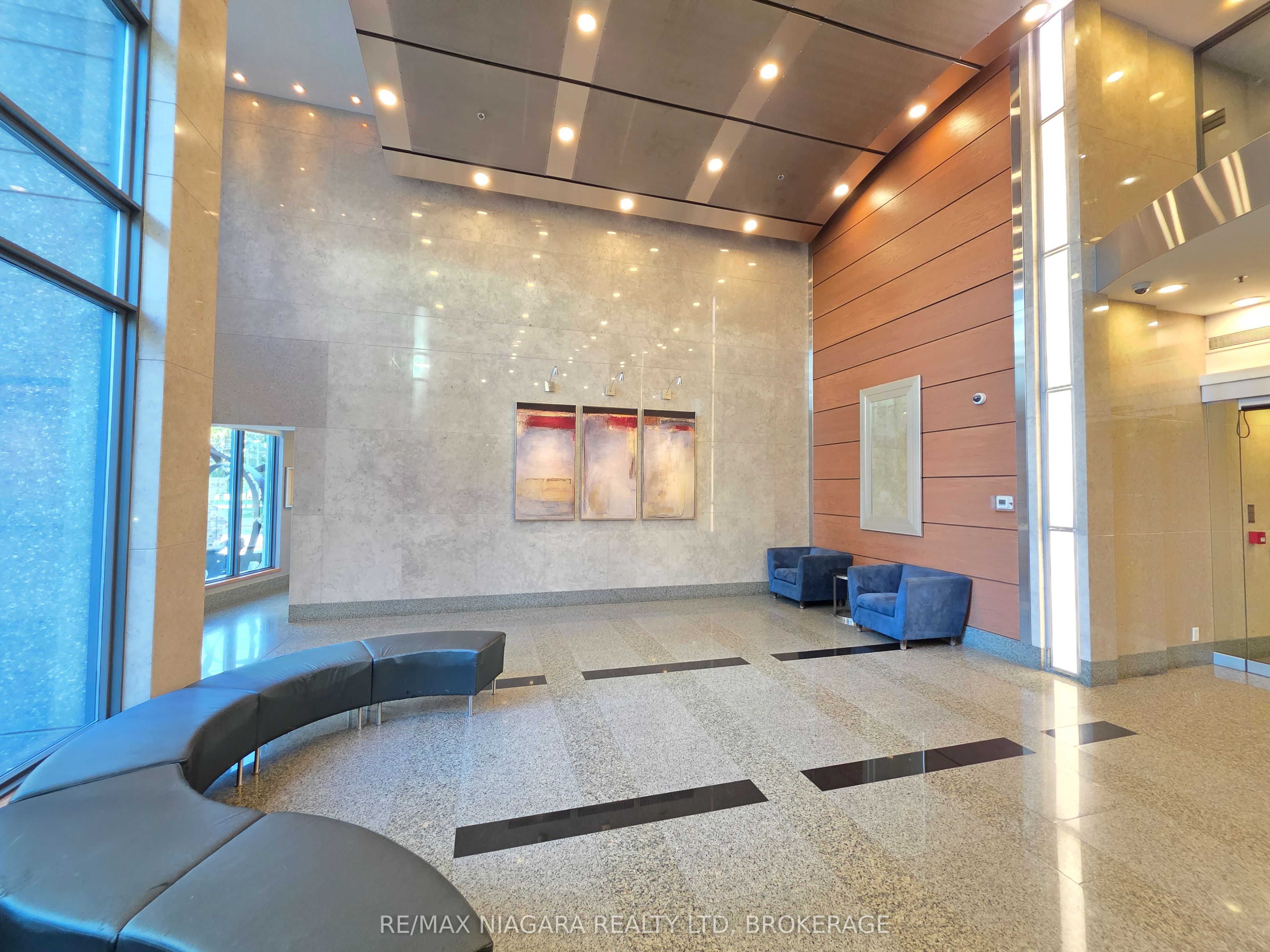 219 Fort York Boulevard 619, Toronto, ON M5V 1B1 photo 2