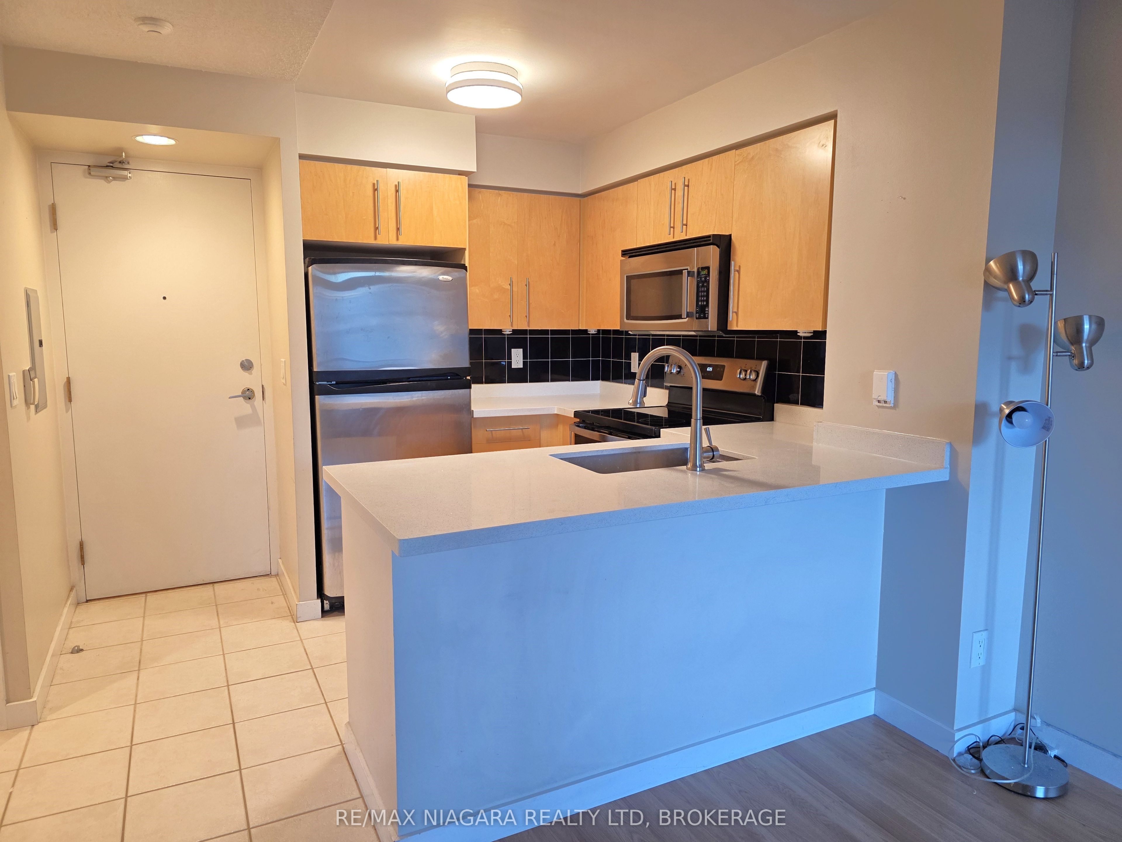 219 Fort York Boulevard 619, Toronto, ON M5V 1B1 photo 3