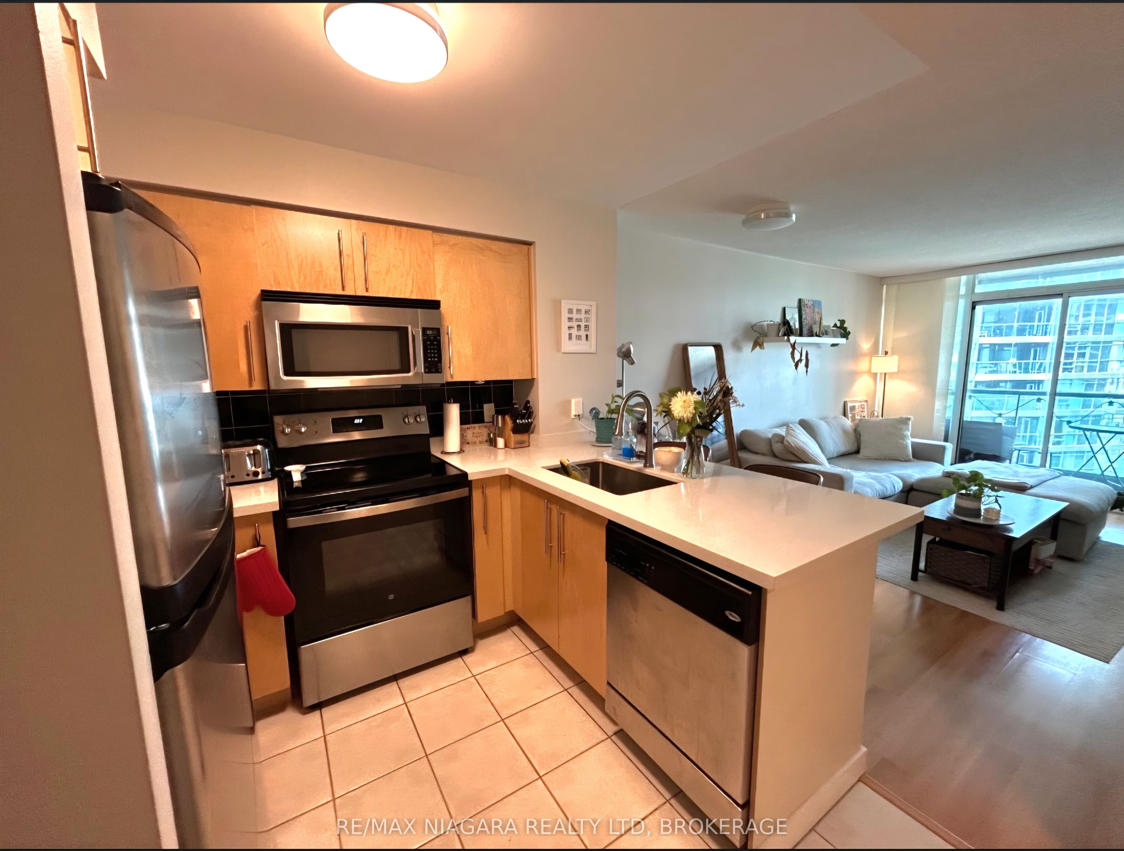 219 Fort York Boulevard 619, Toronto, ON M5V 1B1 photo 5
