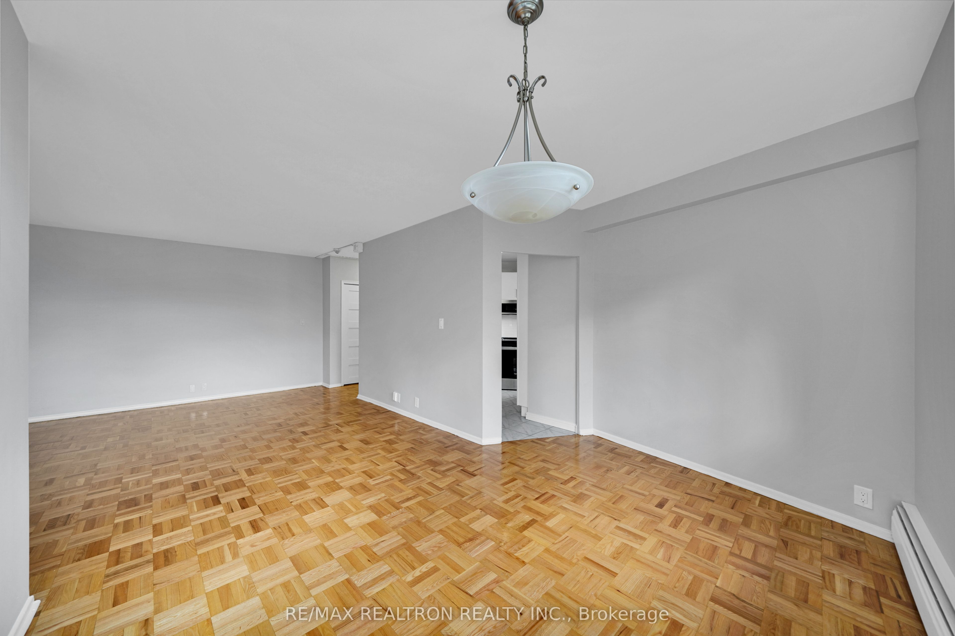 9 Deer Park Crescent 706, Toronto, ON M4V 2C4 photo 2