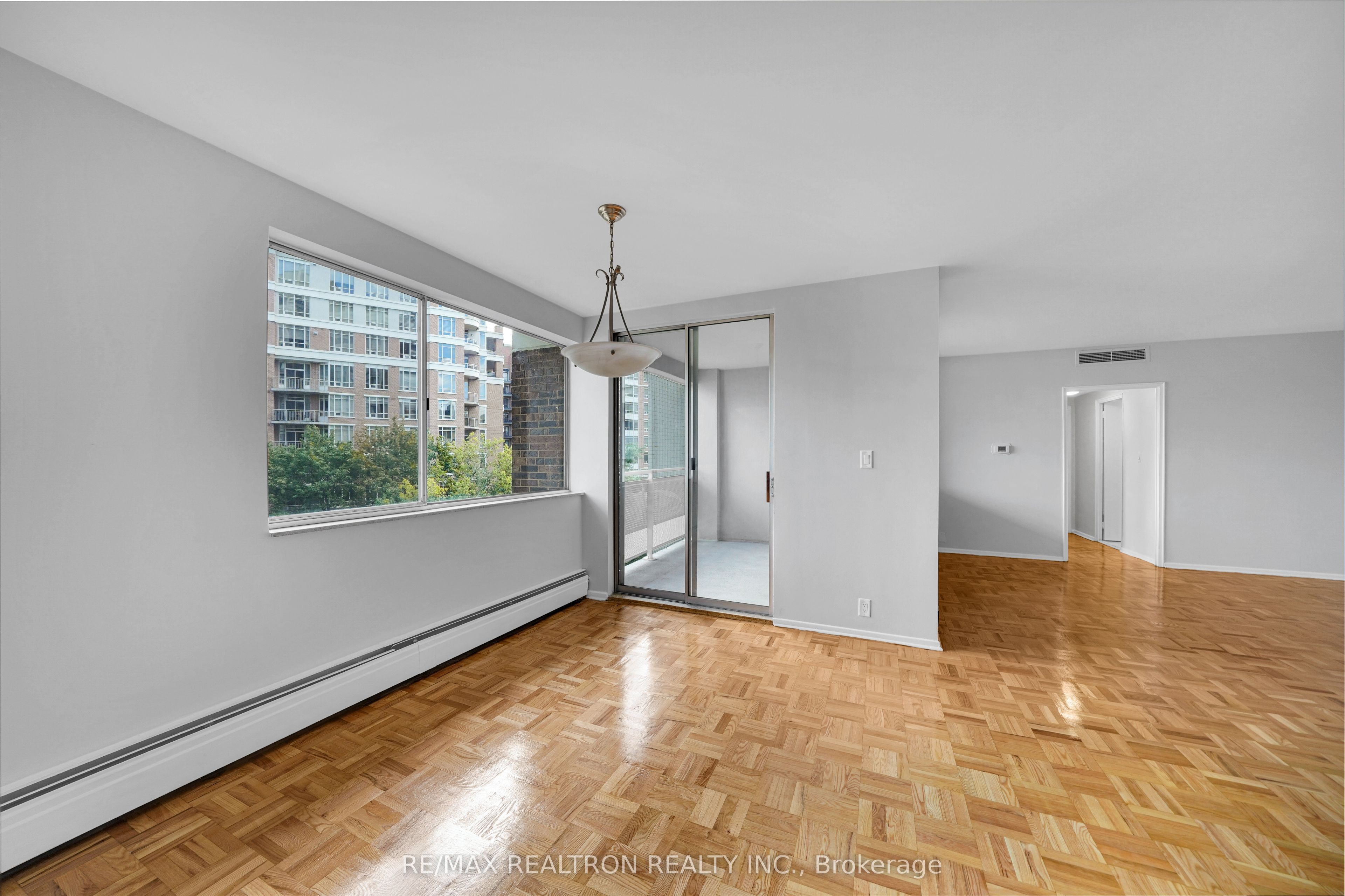 9 Deer Park Crescent 706, Toronto, ON M4V 2C4 photo 4