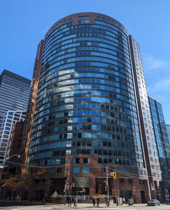 33 University Street, Toronto, ON M5J 2S7