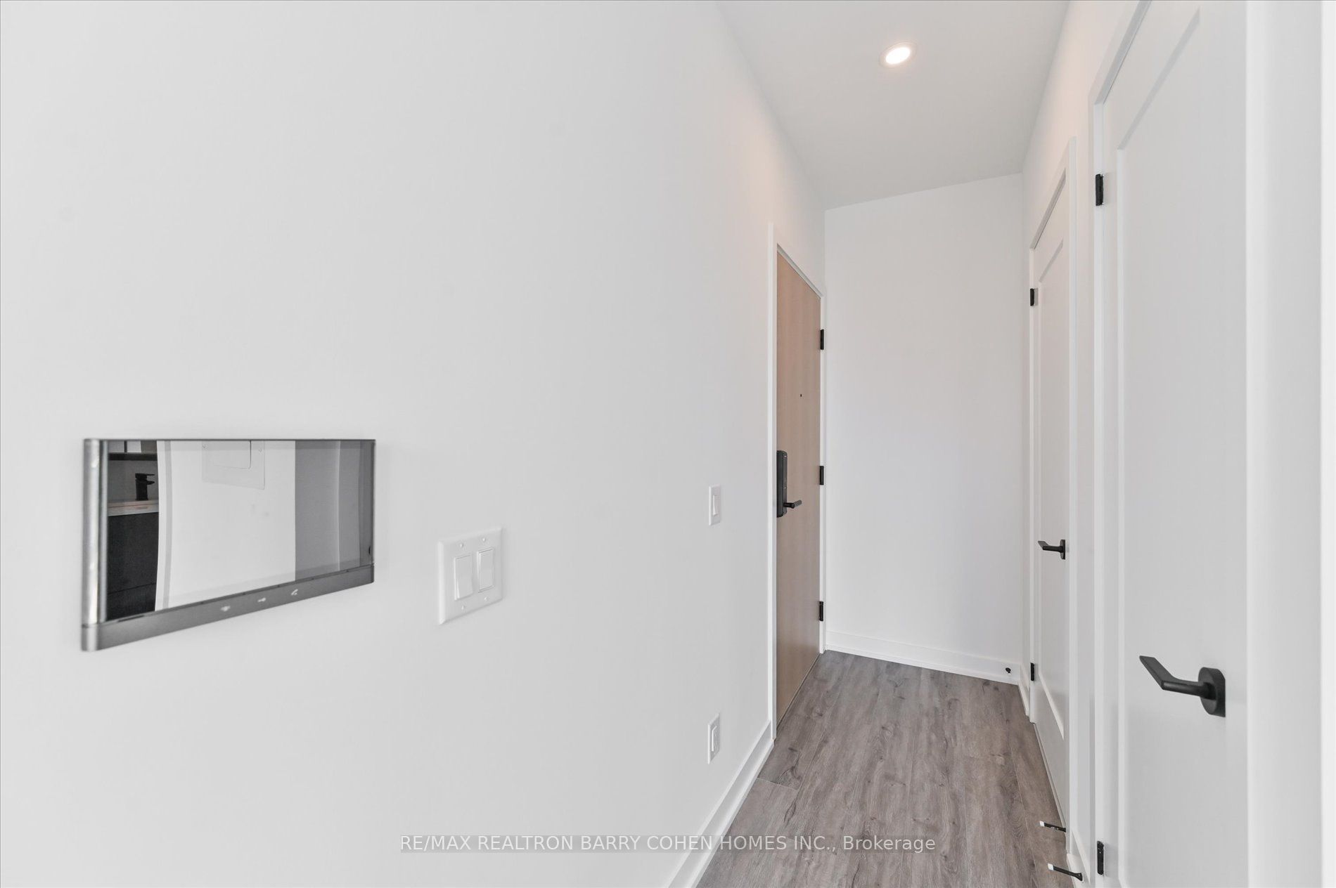 5 Defries Street 1118, Toronto, ON M5A 0W7 photo 3