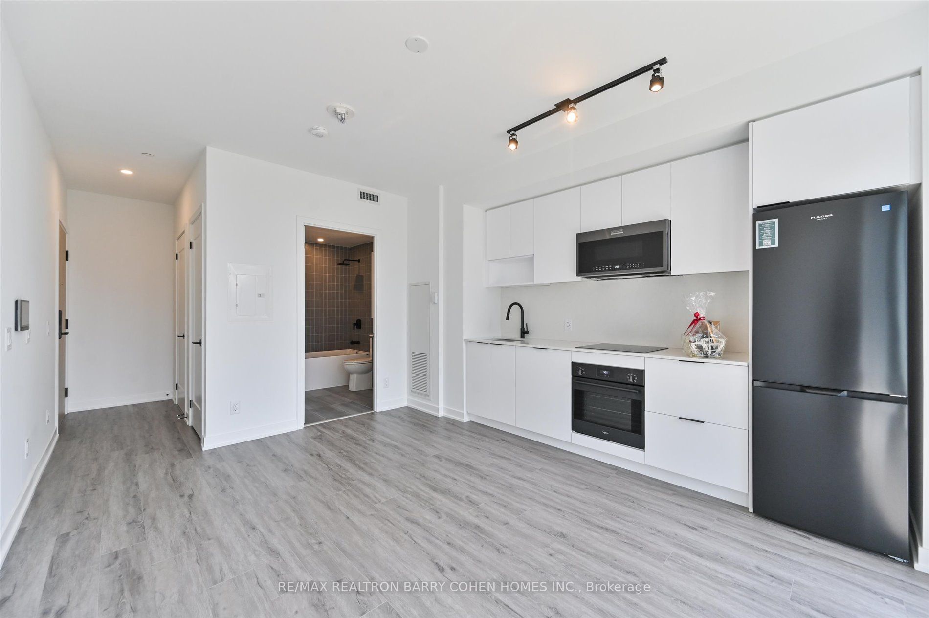 5 Defries Street 1118, Toronto, ON M5A 0W7 photo 4