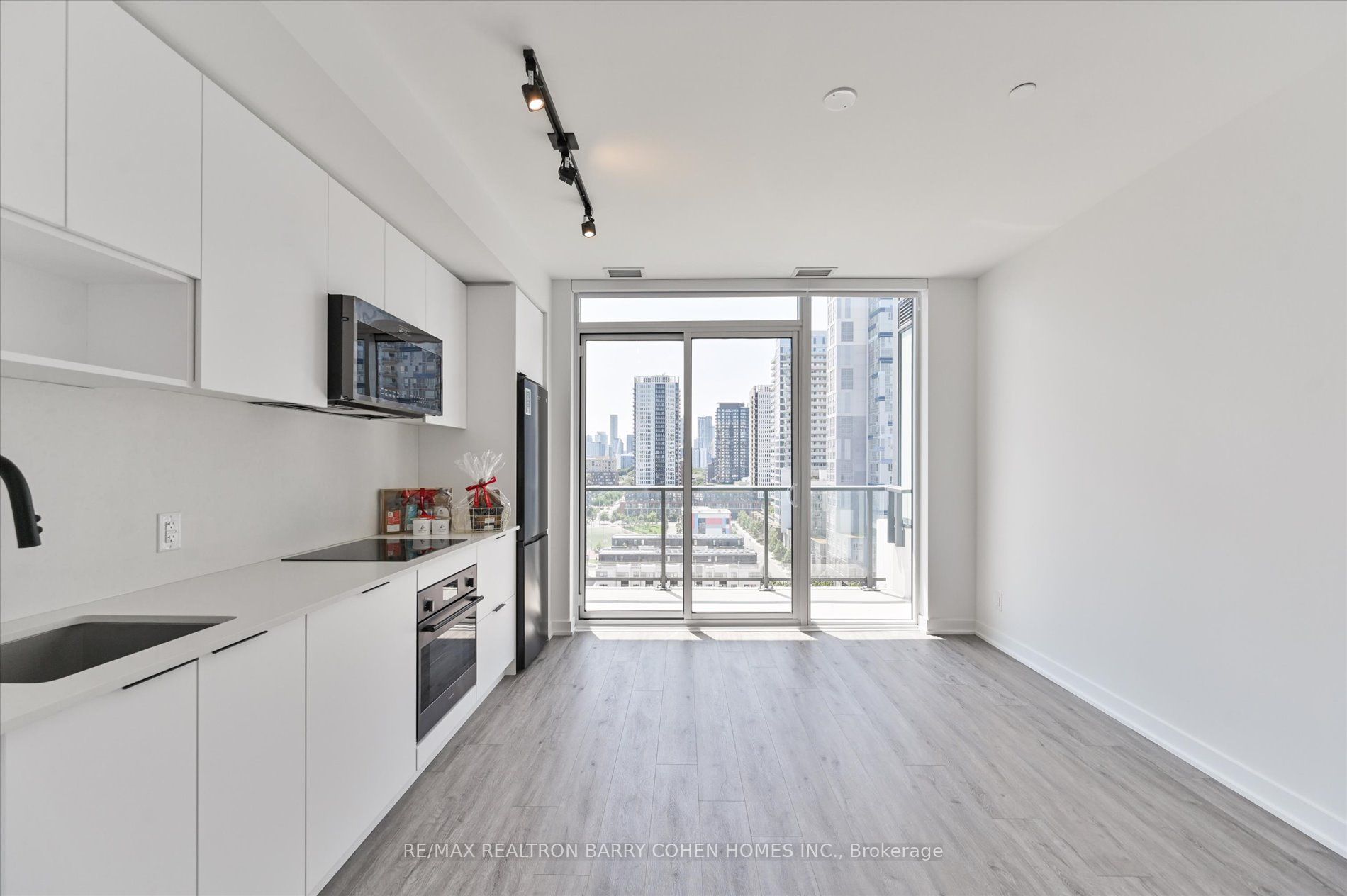 5 Defries Street 1118, Toronto, ON M5A 0W7 photo 5