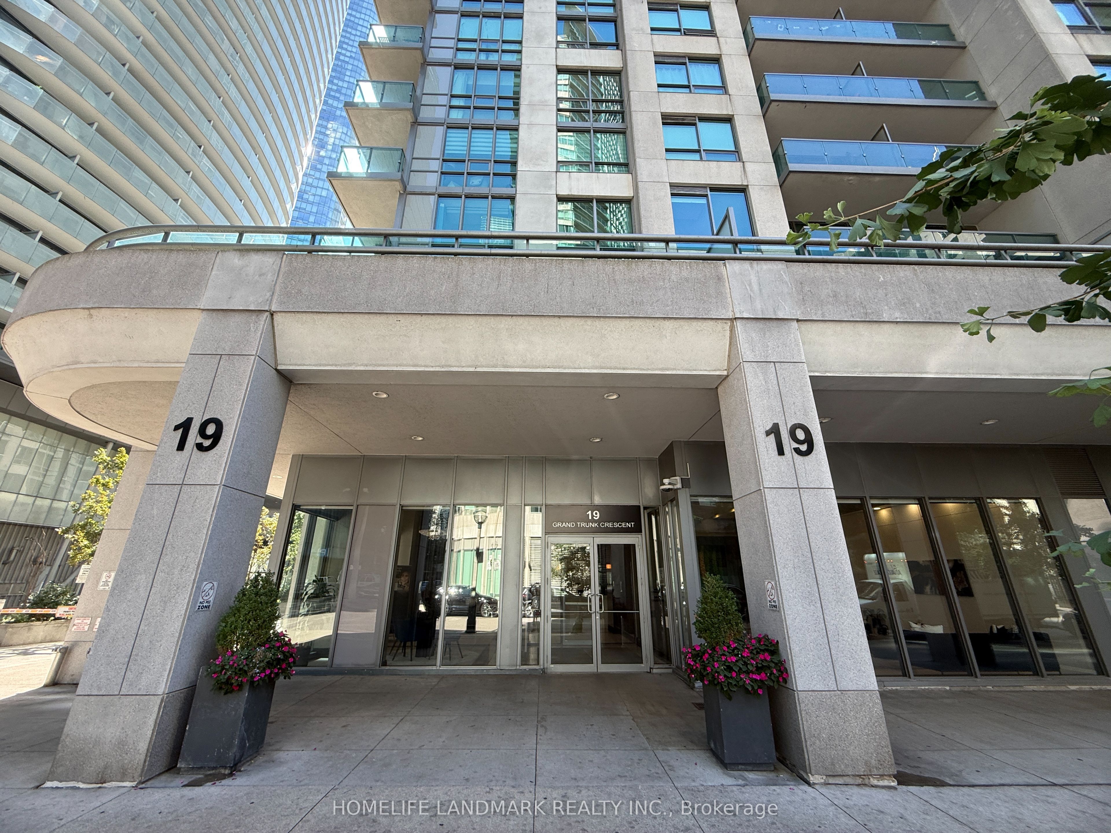 19 Grand Trunk Crescent 1603, Toronto, ON M5J 3A3