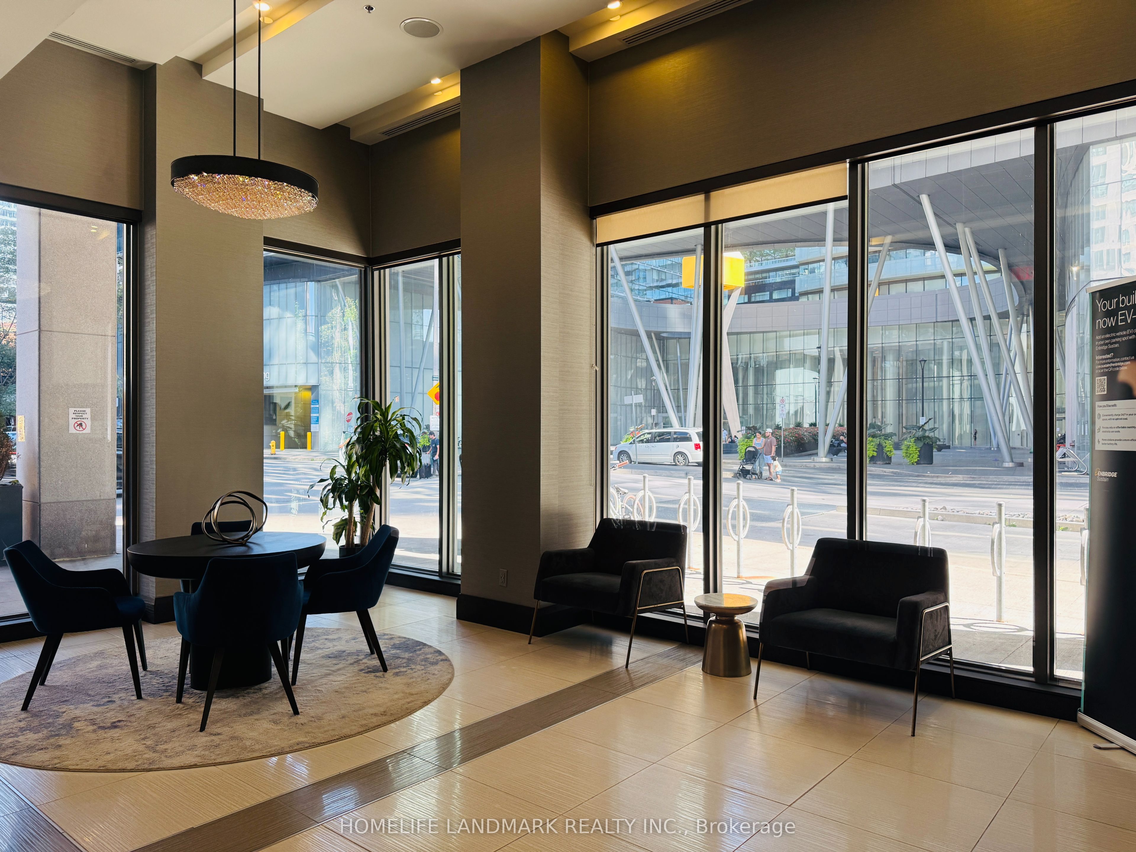 19 Grand Trunk Crescent 1603, Toronto, ON M5J 3A3 photo 4