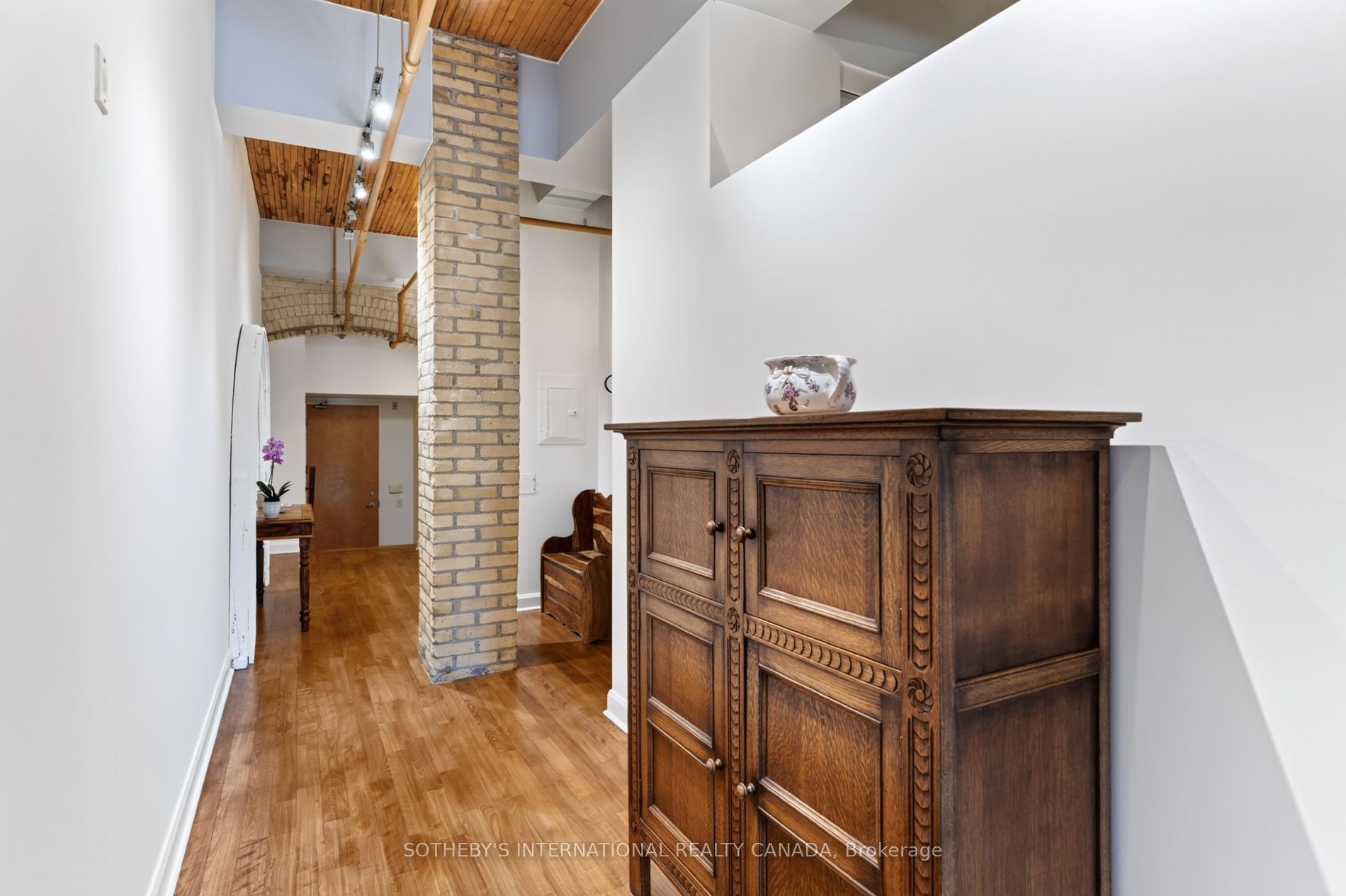 993 Queen Street W 208, Toronto, ON M6J 1H2 photo 3