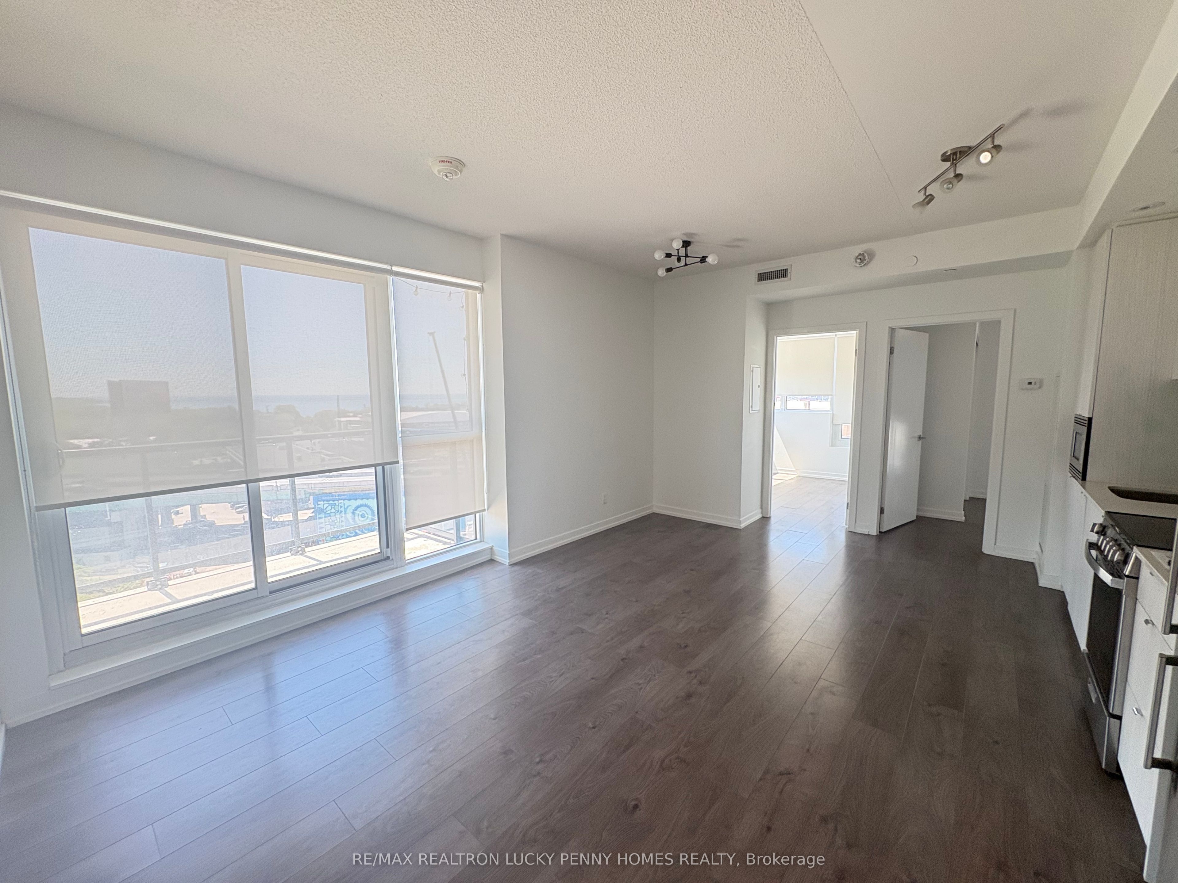 49 East Liberty Street 903, Toronto, ON M6K 0B2 photo 4